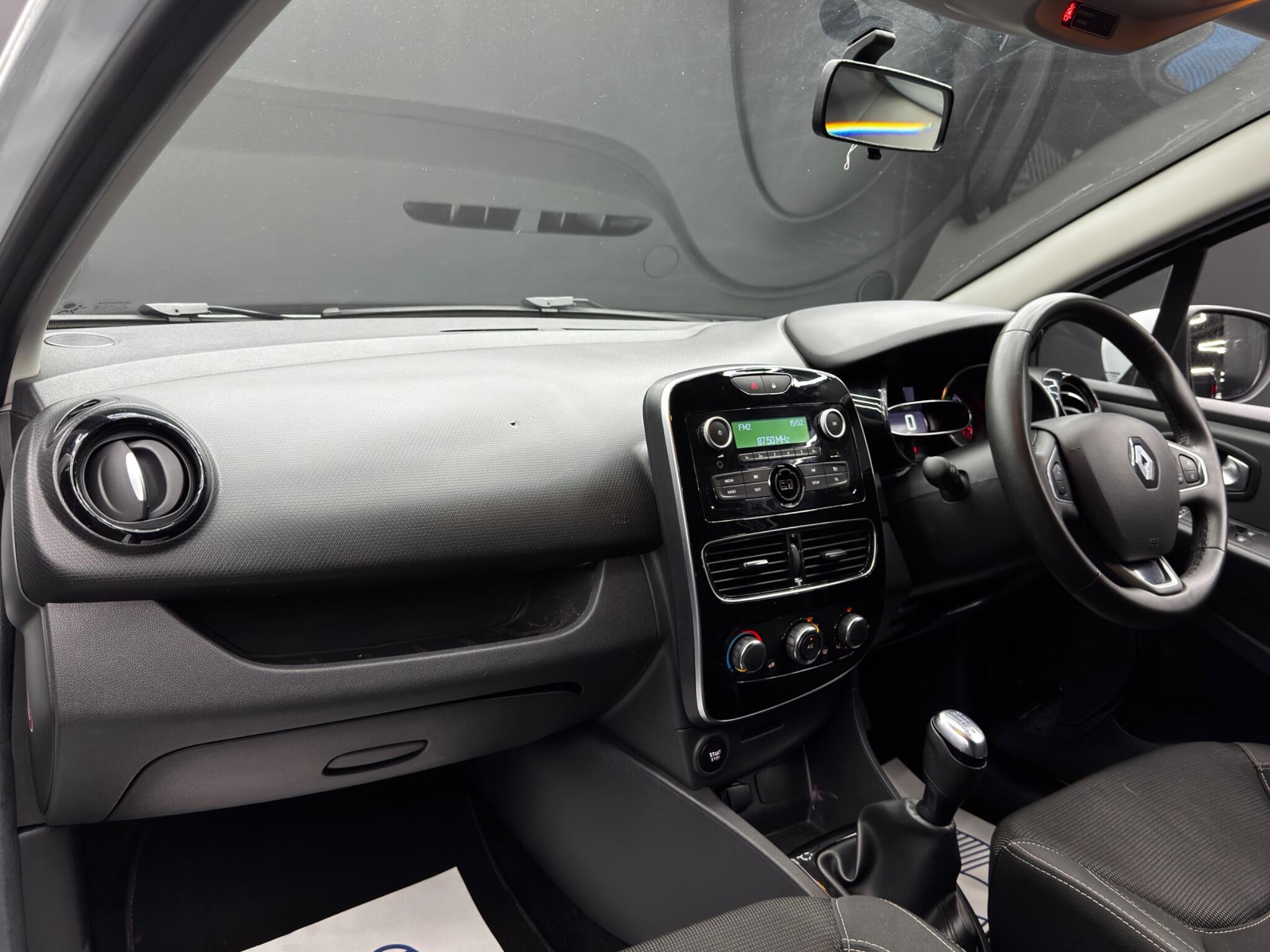 Renault Clio - Image 11