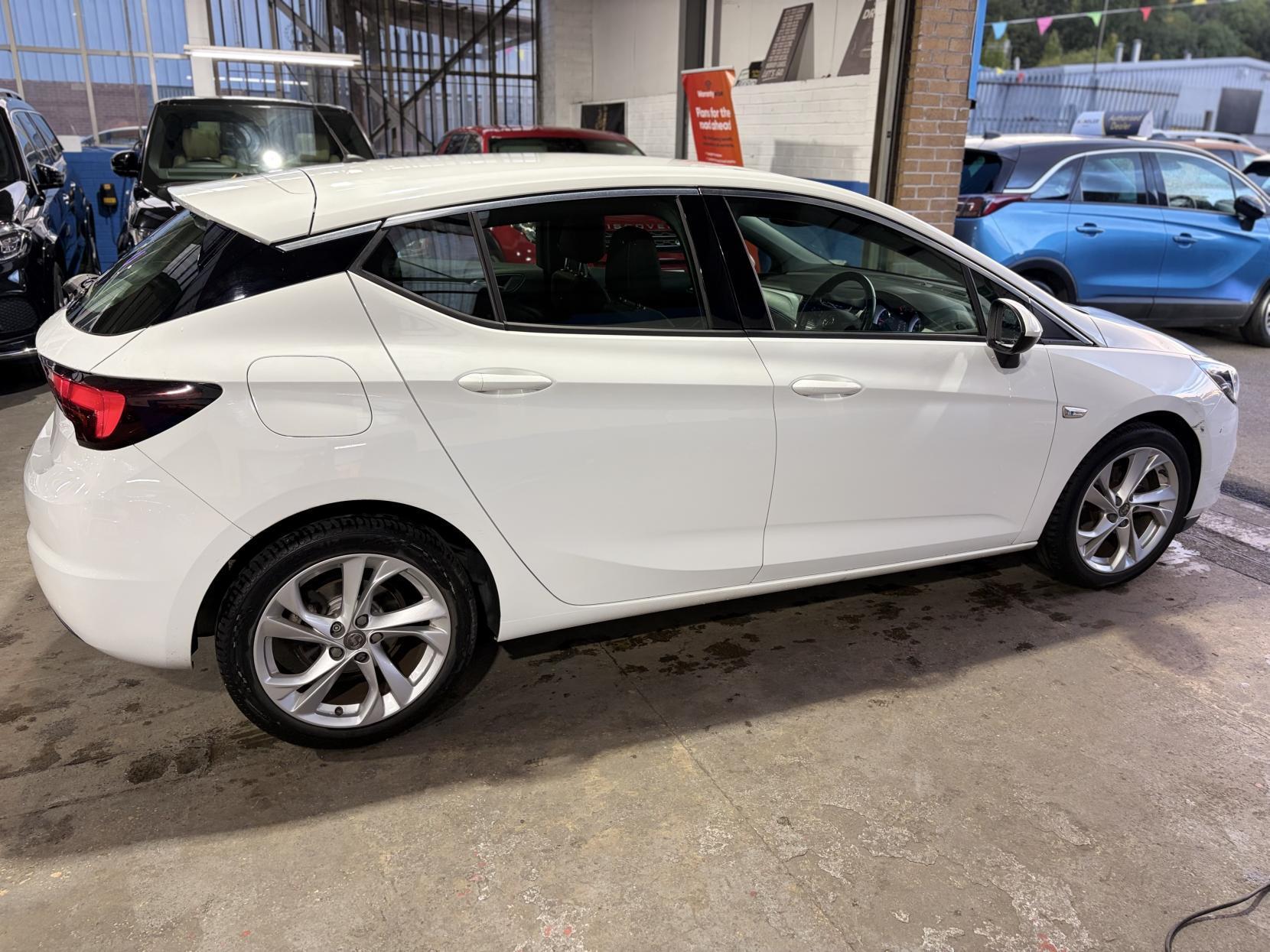 Vauxhall Astra - Image 8