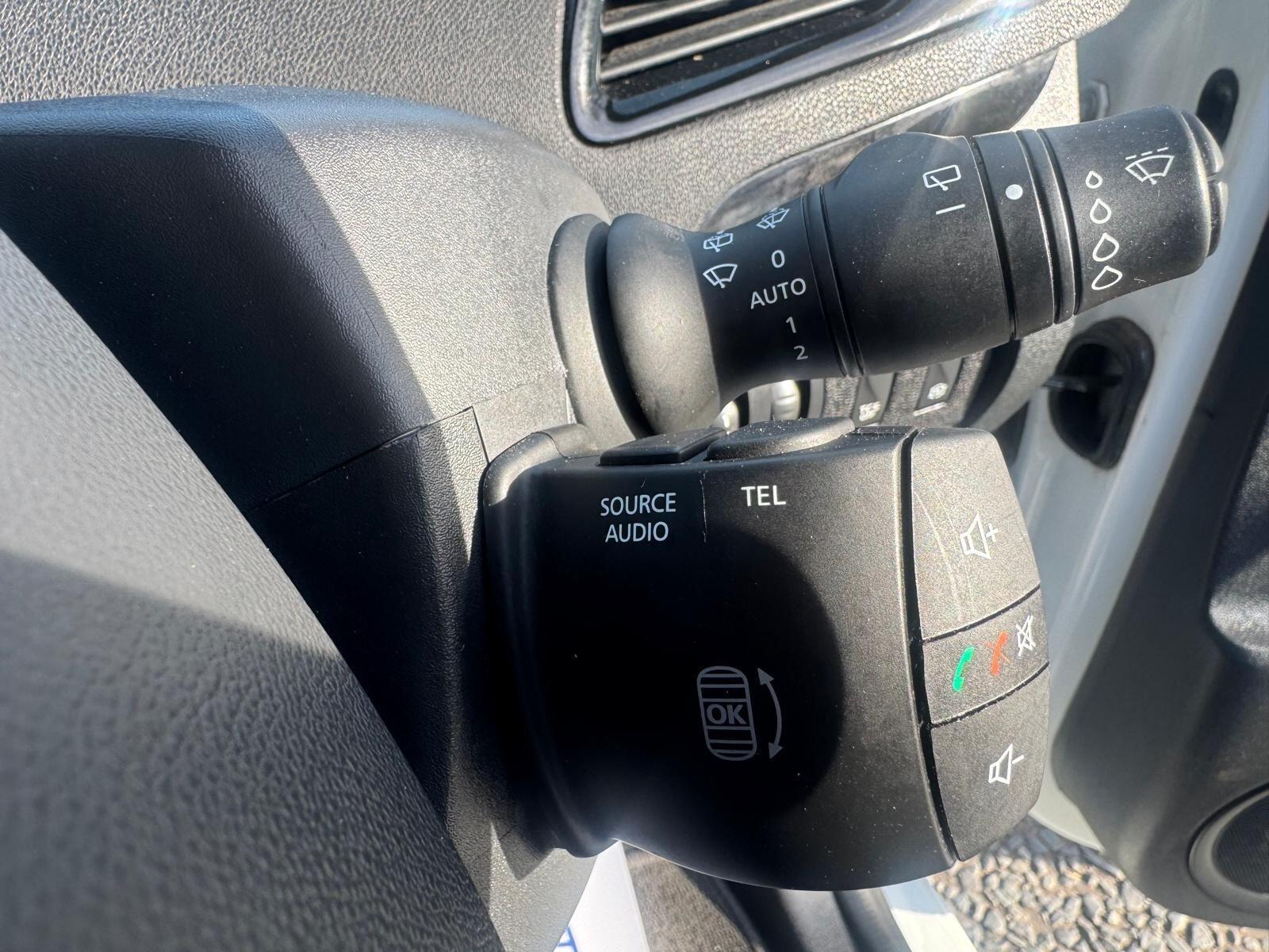 Renault Grand Scenic - Image 32