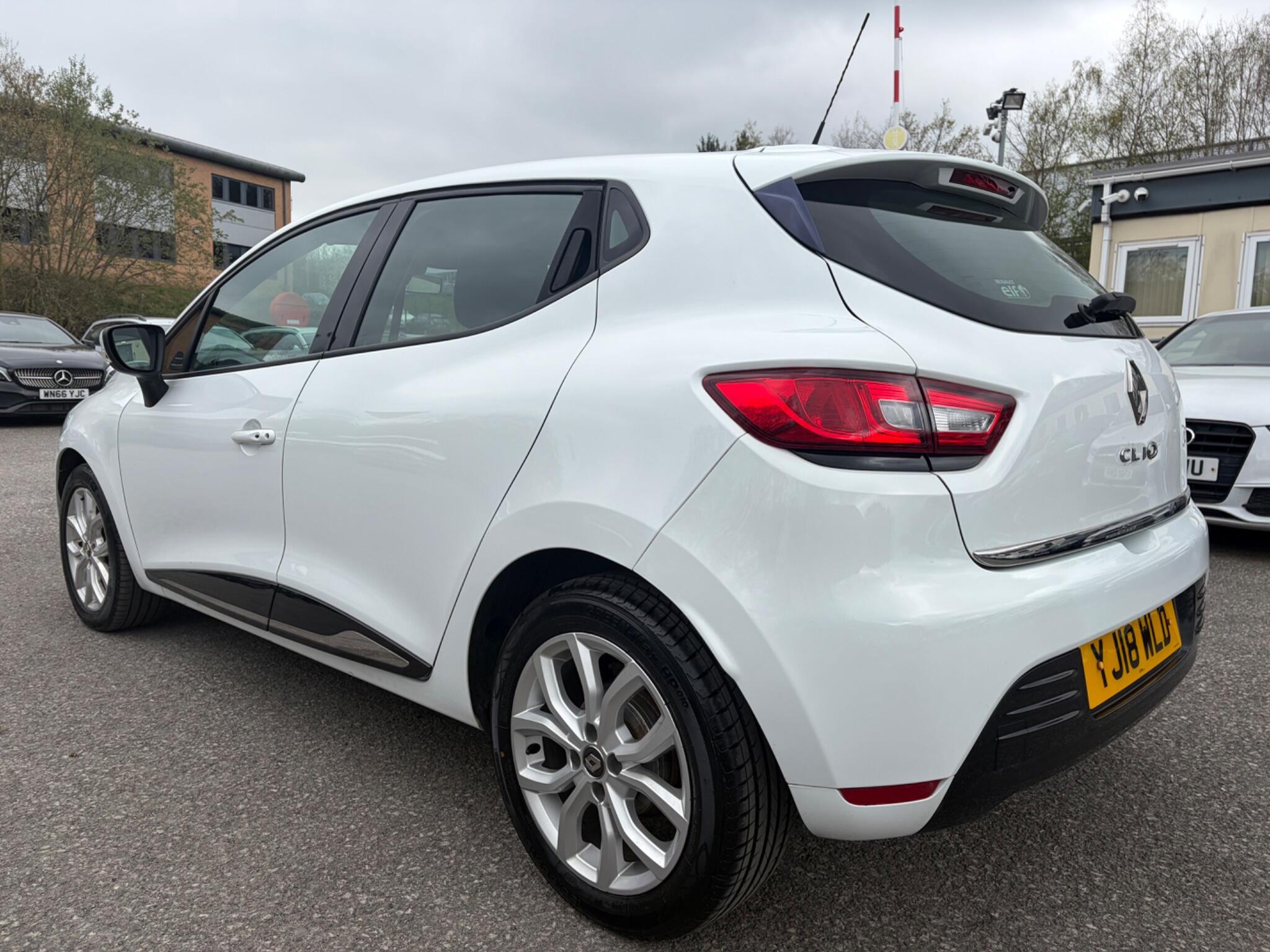Renault Clio - Image 9