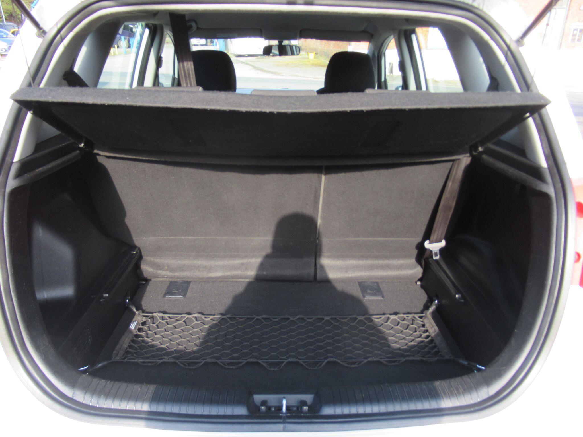 Kia Venga - Image 20