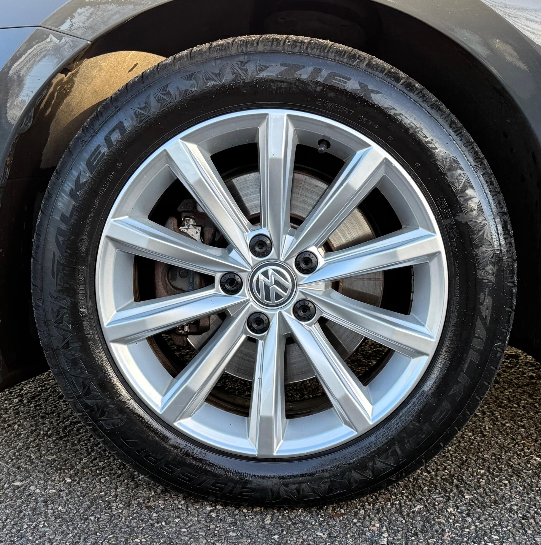 Volkswagen Passat - Image 20