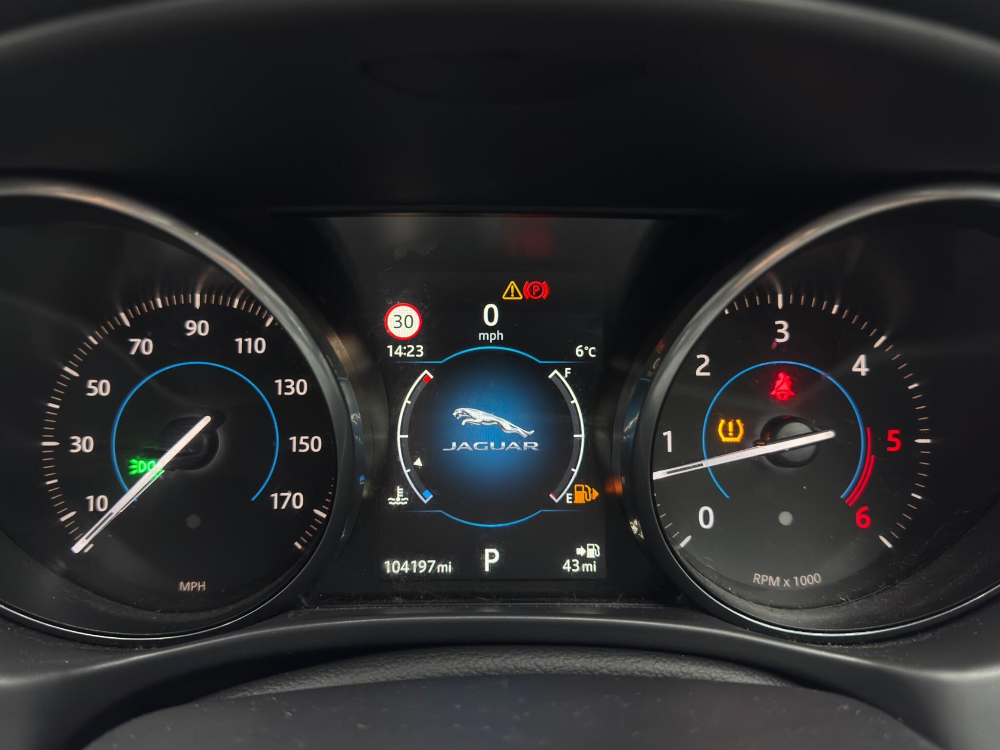 Jaguar XE - Image 22