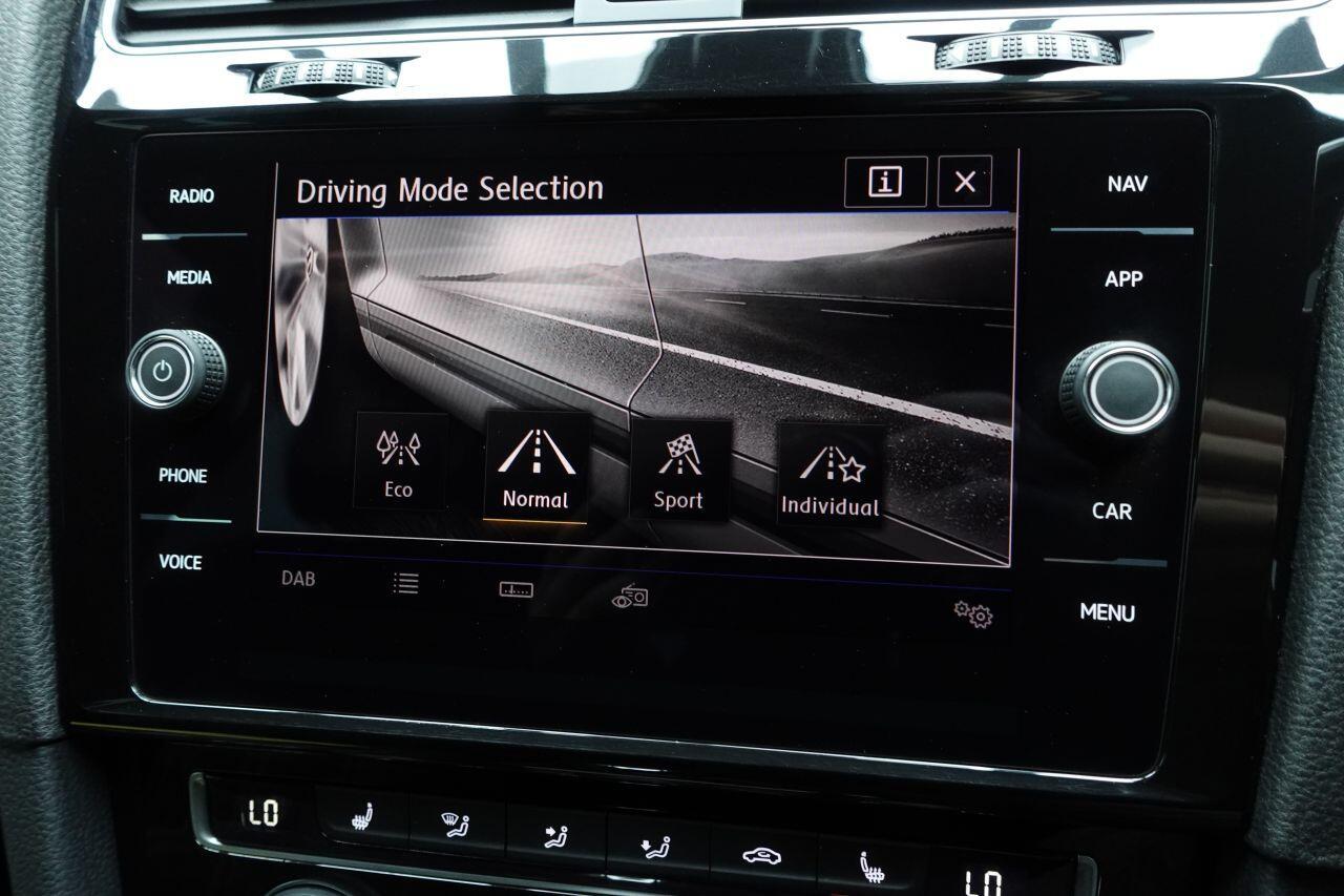 Volkswagen Golf - Image 34