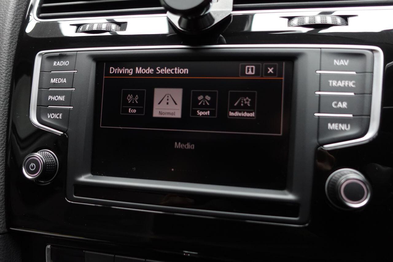 Volkswagen Golf - Image 30