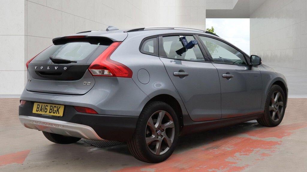 Volvo V40 CROSS COUNTRY - Image 4