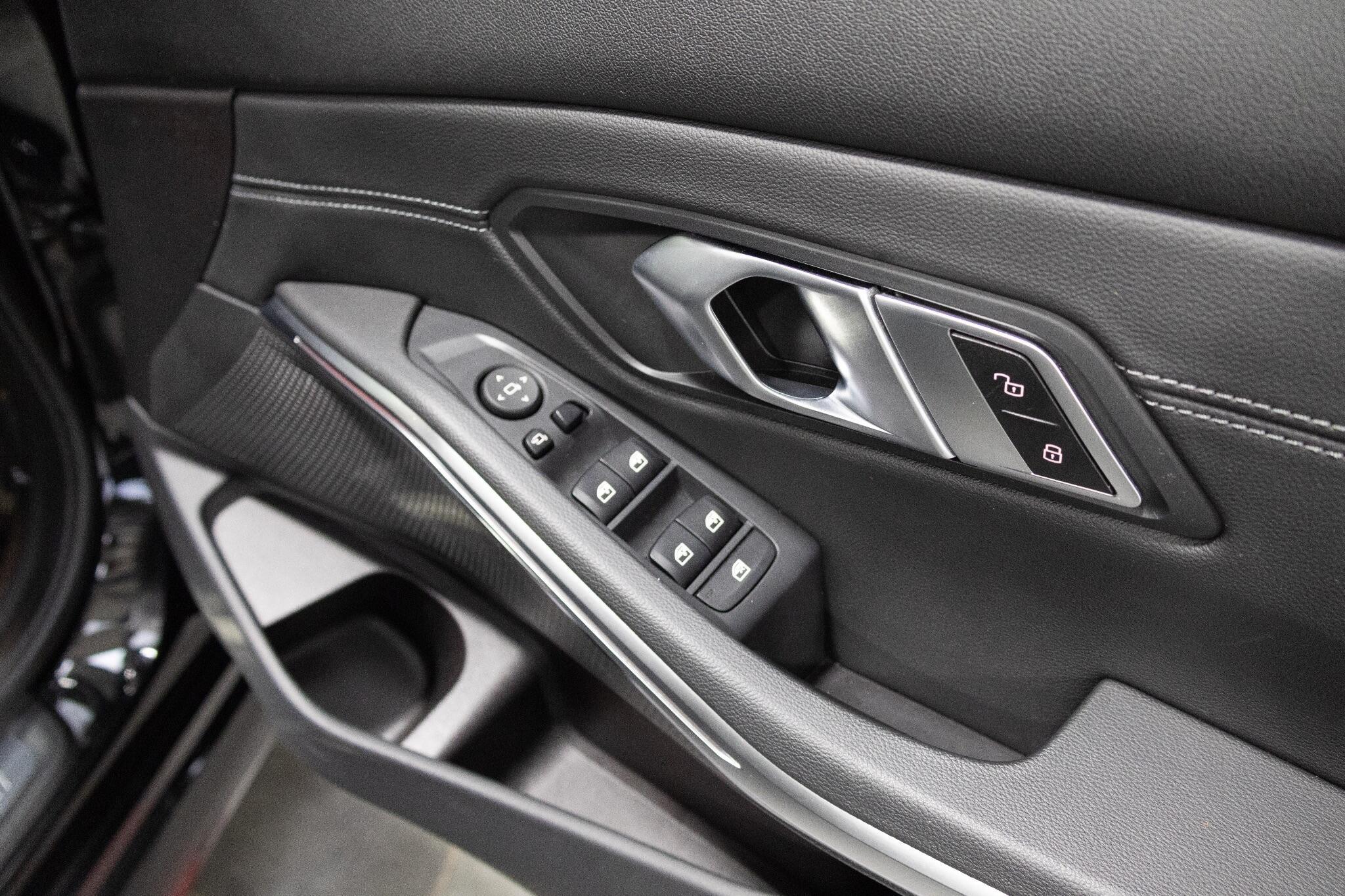 BMW 3 Series - Image 13