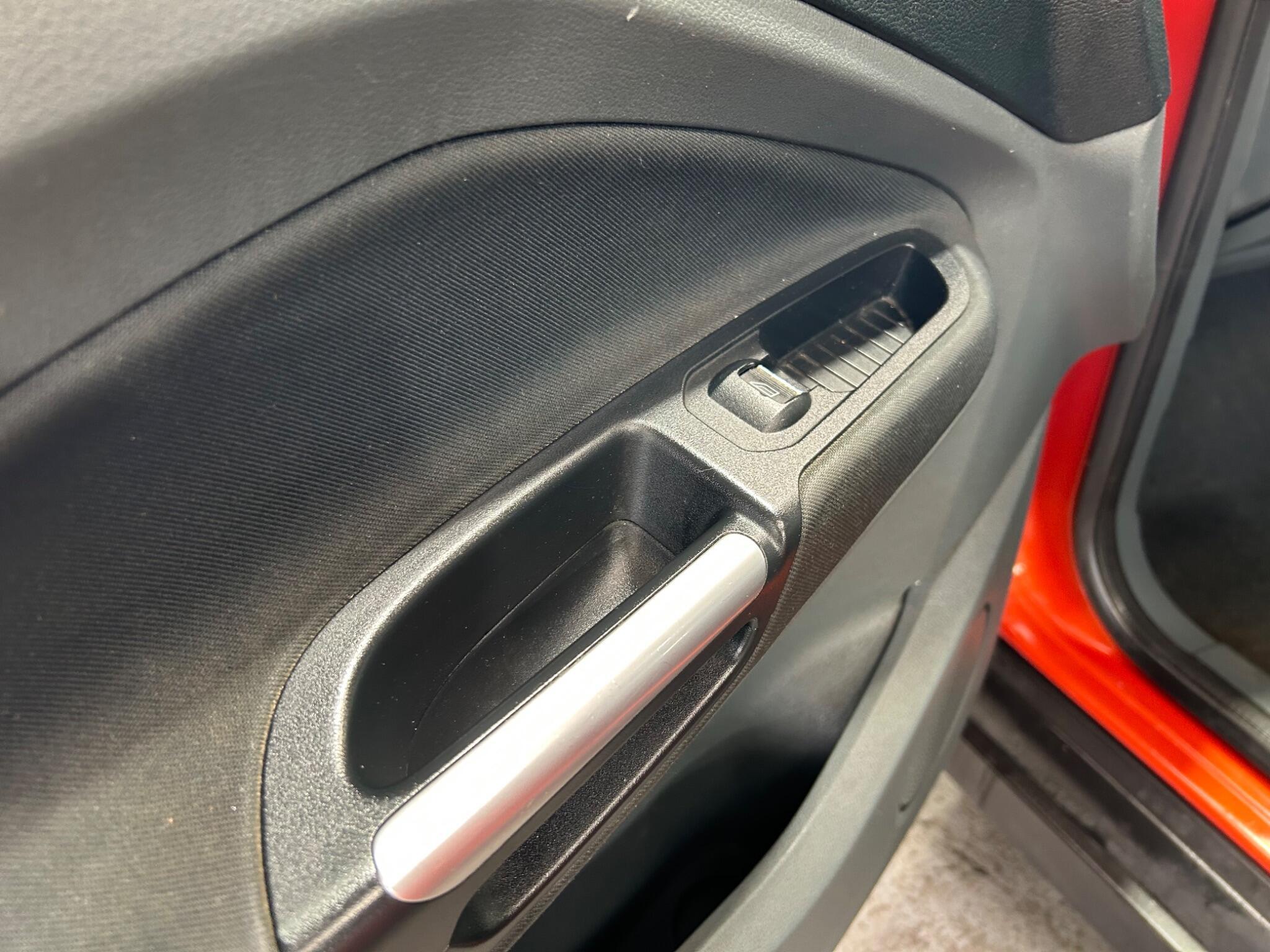 Ford C-MAX - Image 14