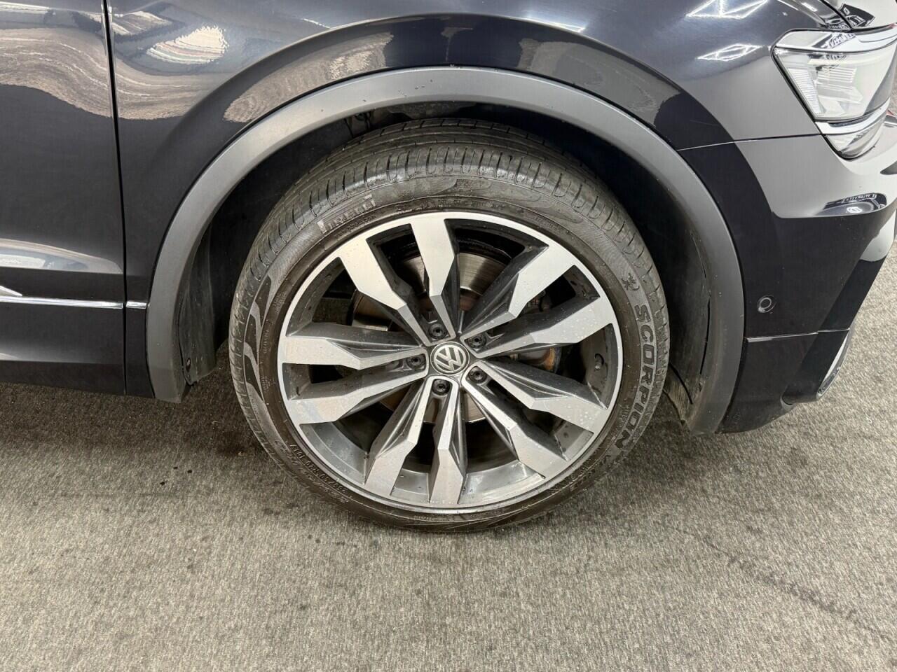 Volkswagen Tiguan - Image 11