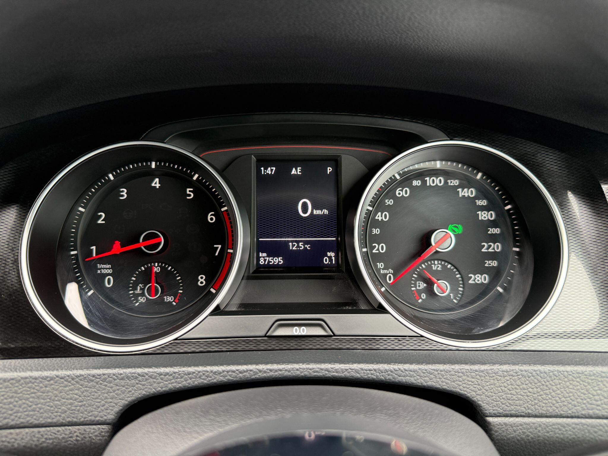 Volkswagen Golf - Image 38