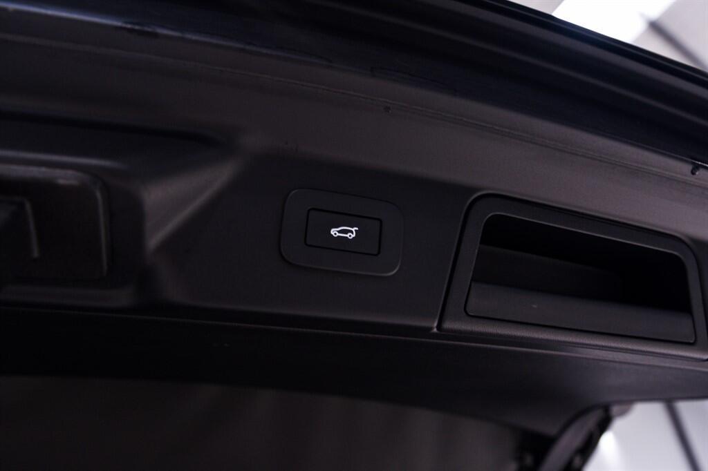 Land Rover Range Rover Velar - Image 27