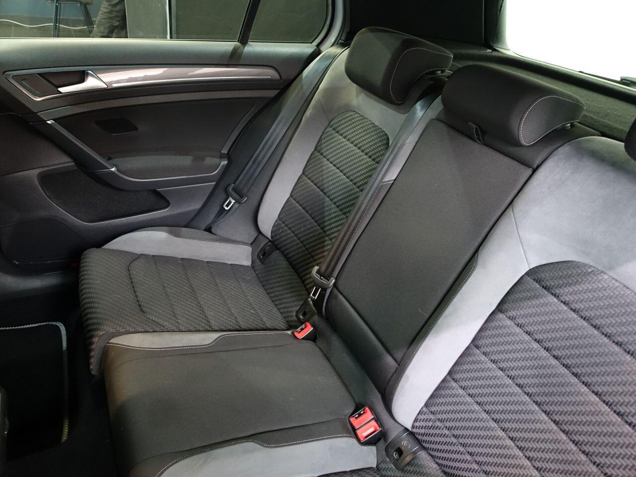 Volkswagen Golf - Image 17