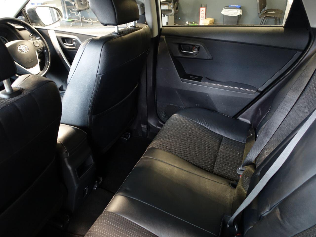 Toyota Auris - Image 21