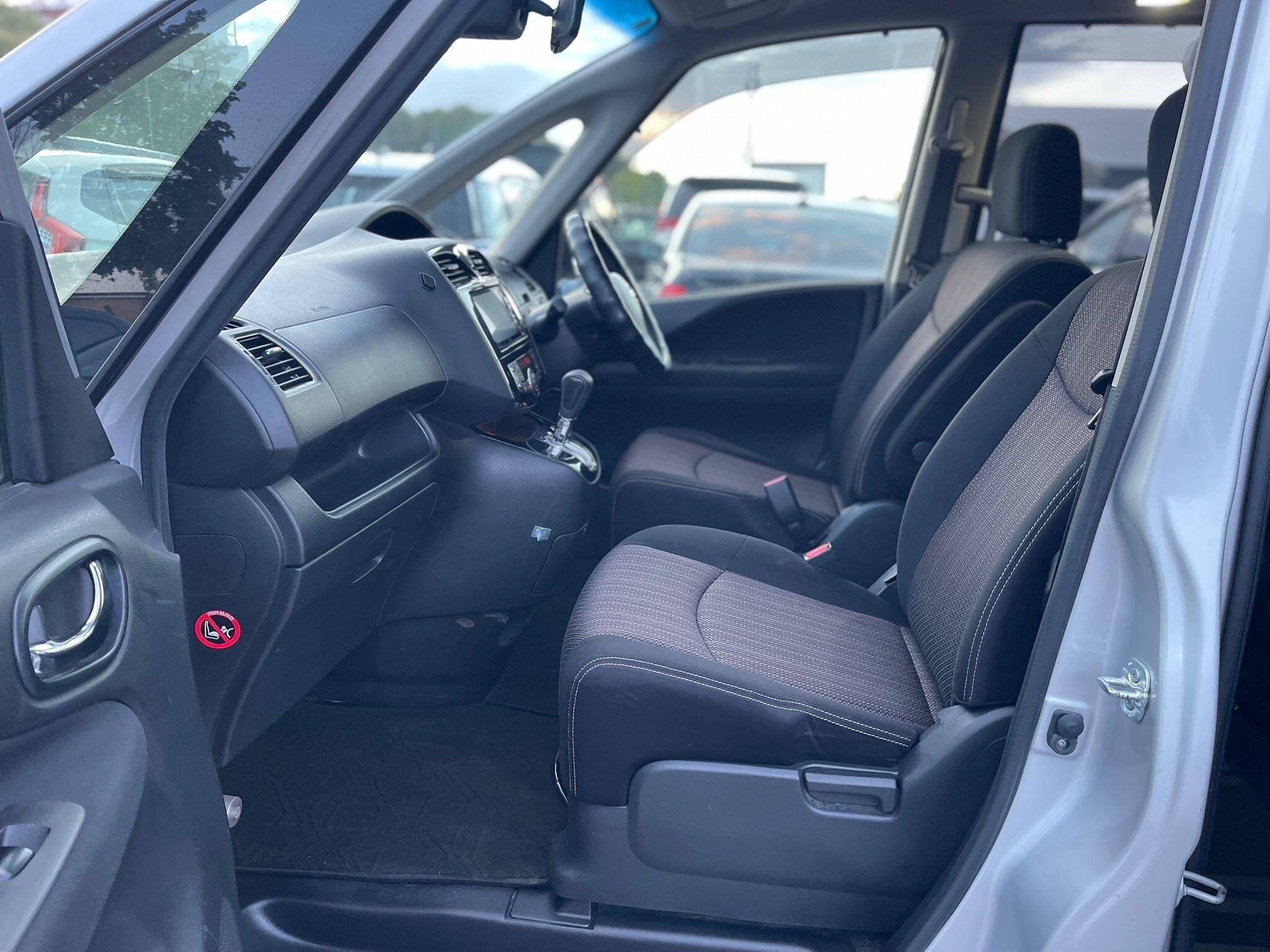 Nissan Serena - Image 6