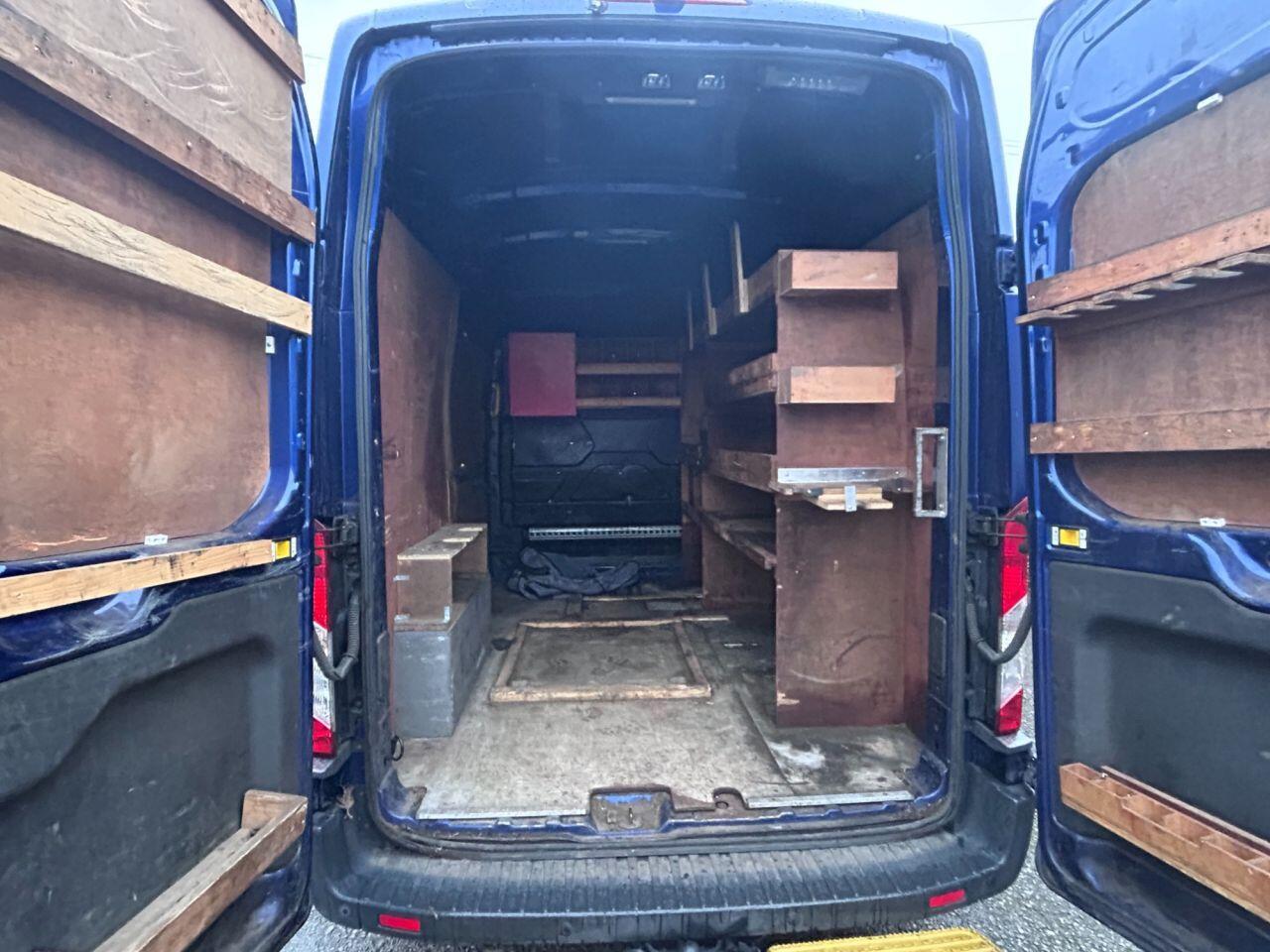 Ford Transit - Image 19