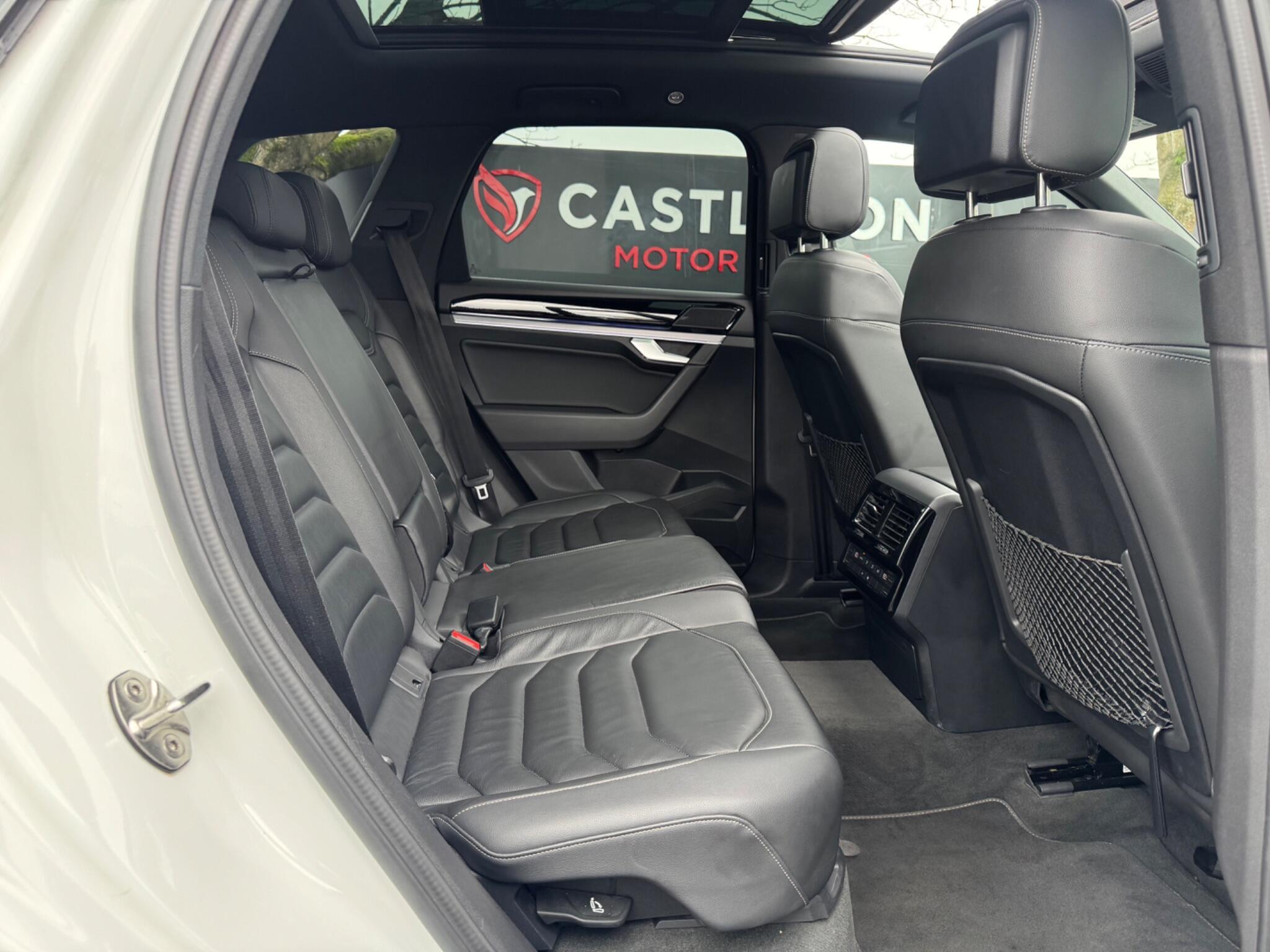 Volkswagen Touareg - Image 27