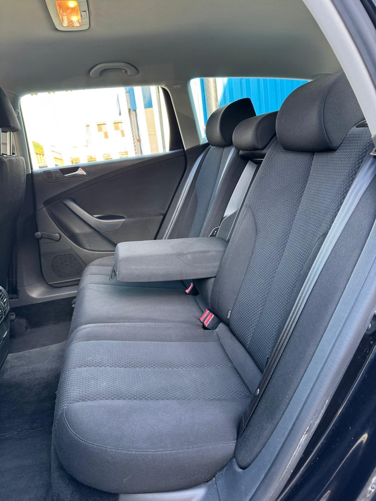 Volkswagen Passat - Image 29