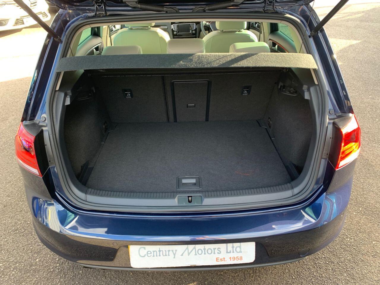 Volkswagen Golf - Image 19