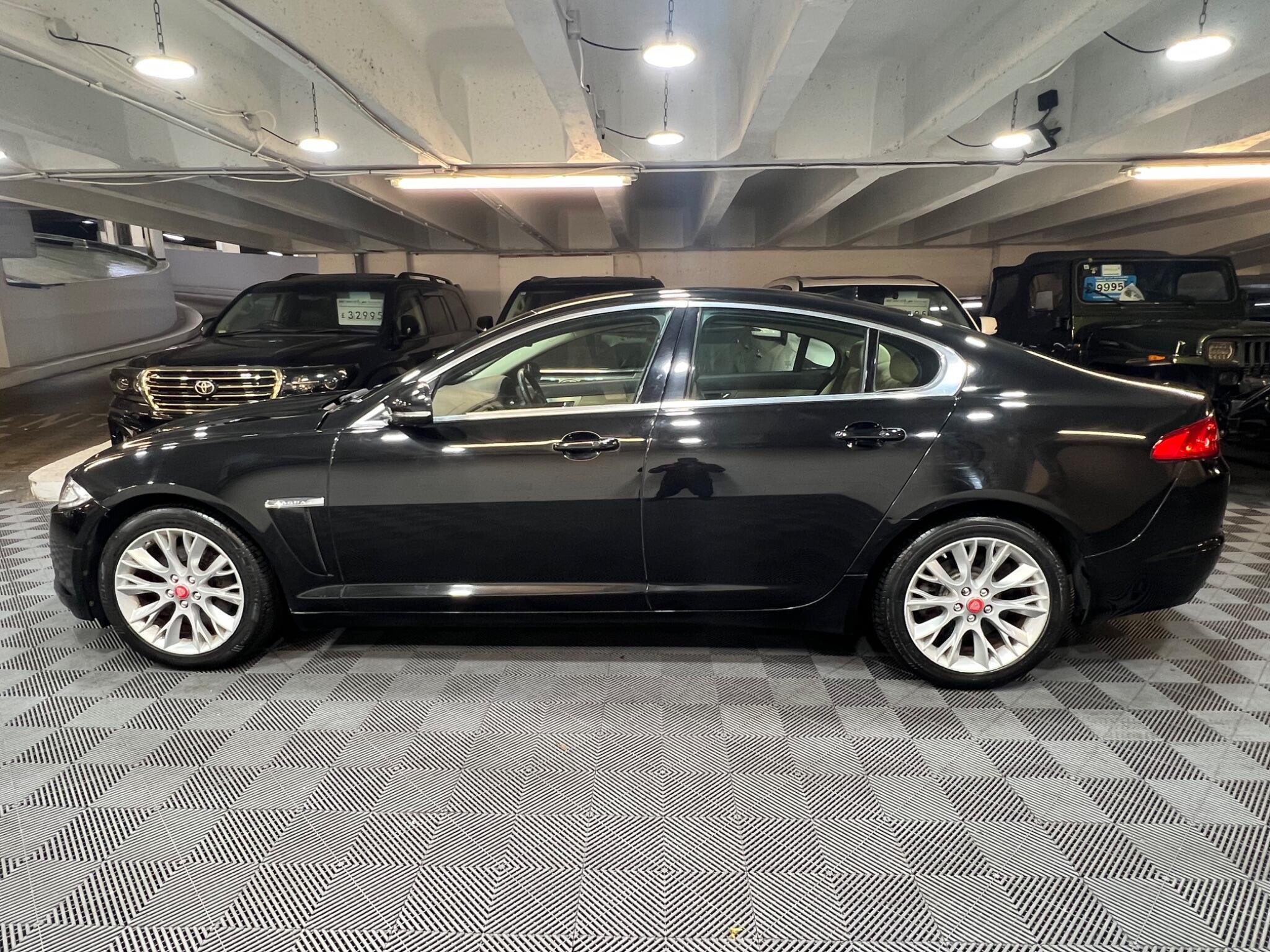Jaguar XF - Image 2