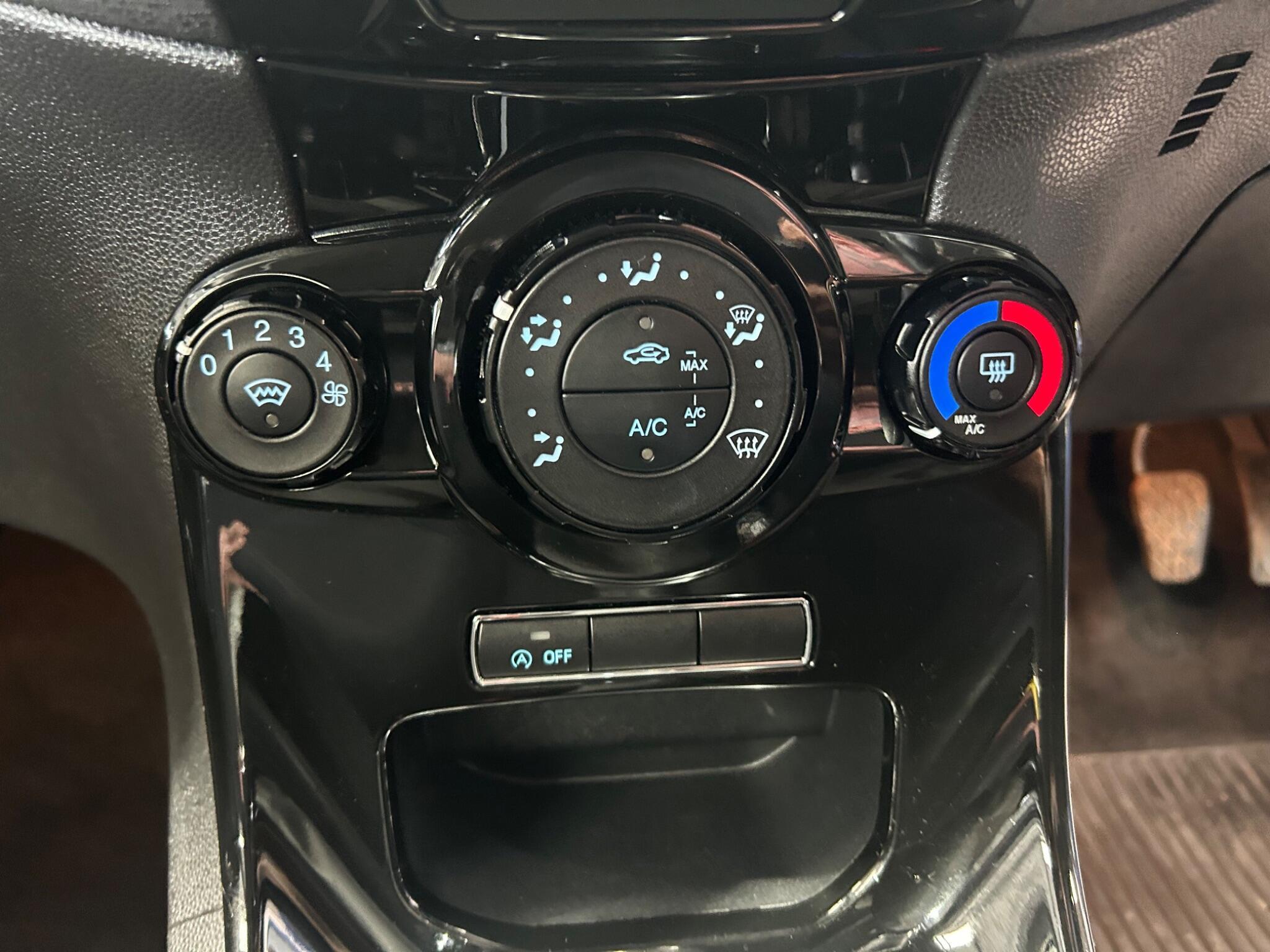 Ford Fiesta - Image 14