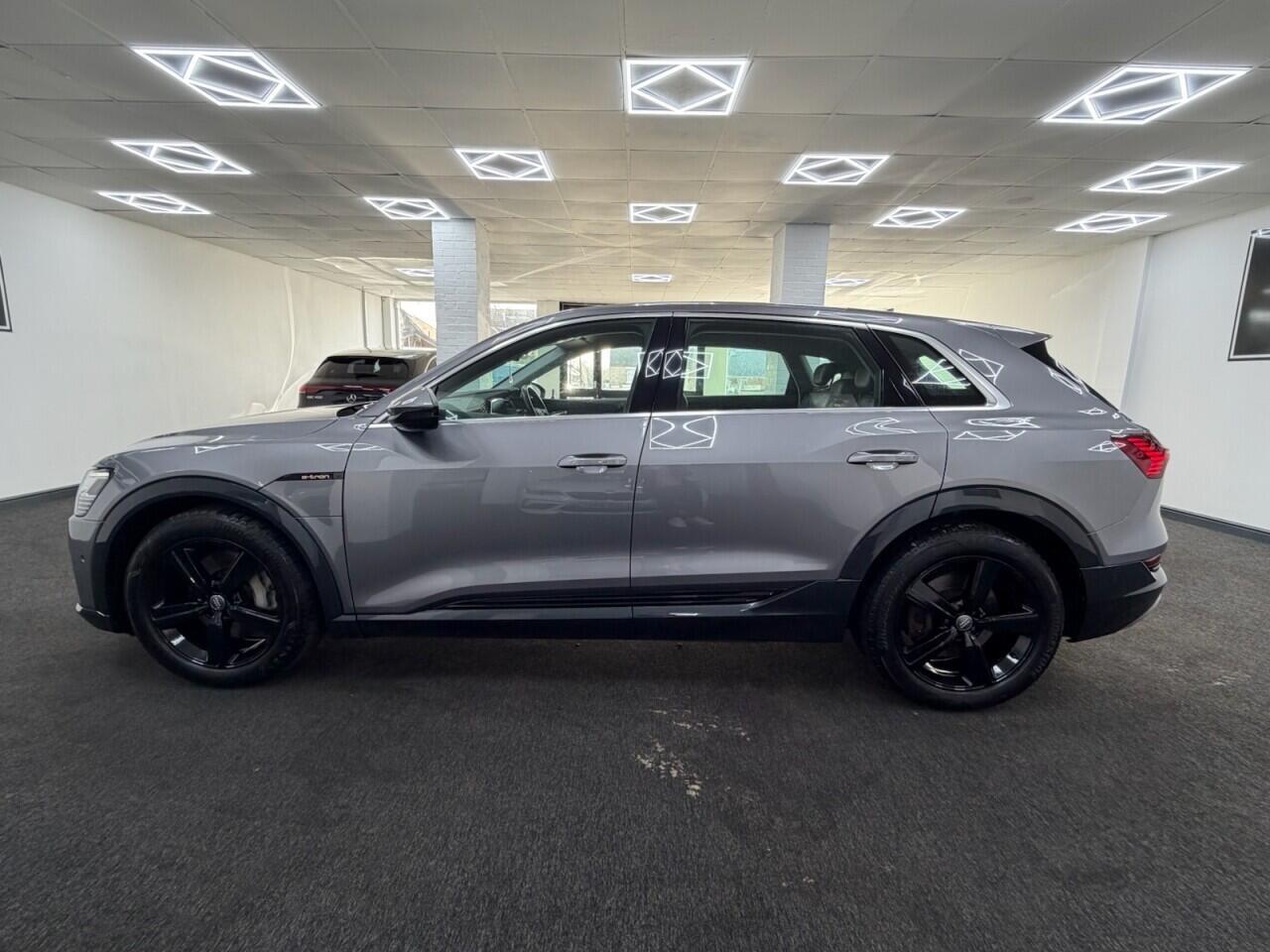 Audi E-Tron - Image 7