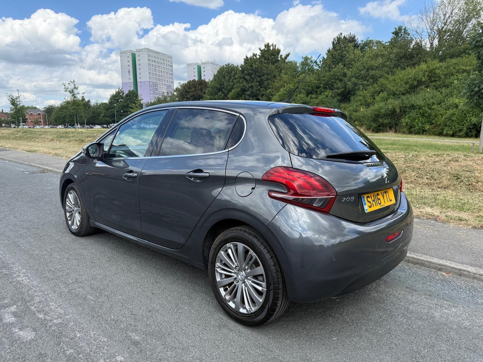 Peugeot 208 - Image 5