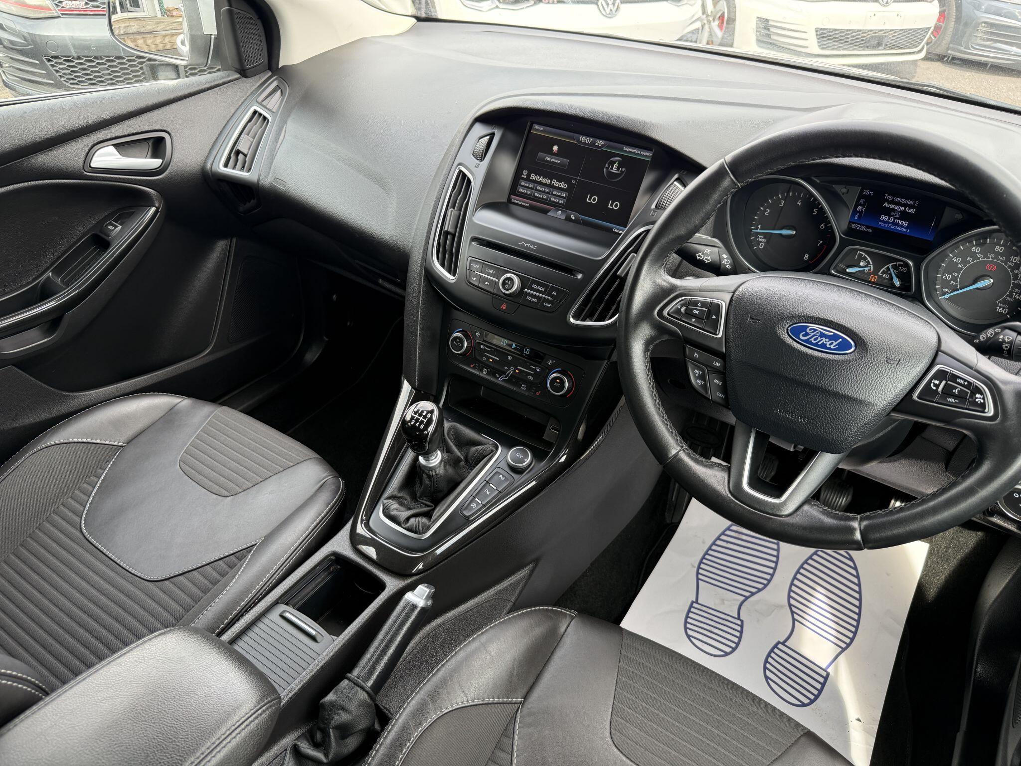 Ford Focus - Image 46