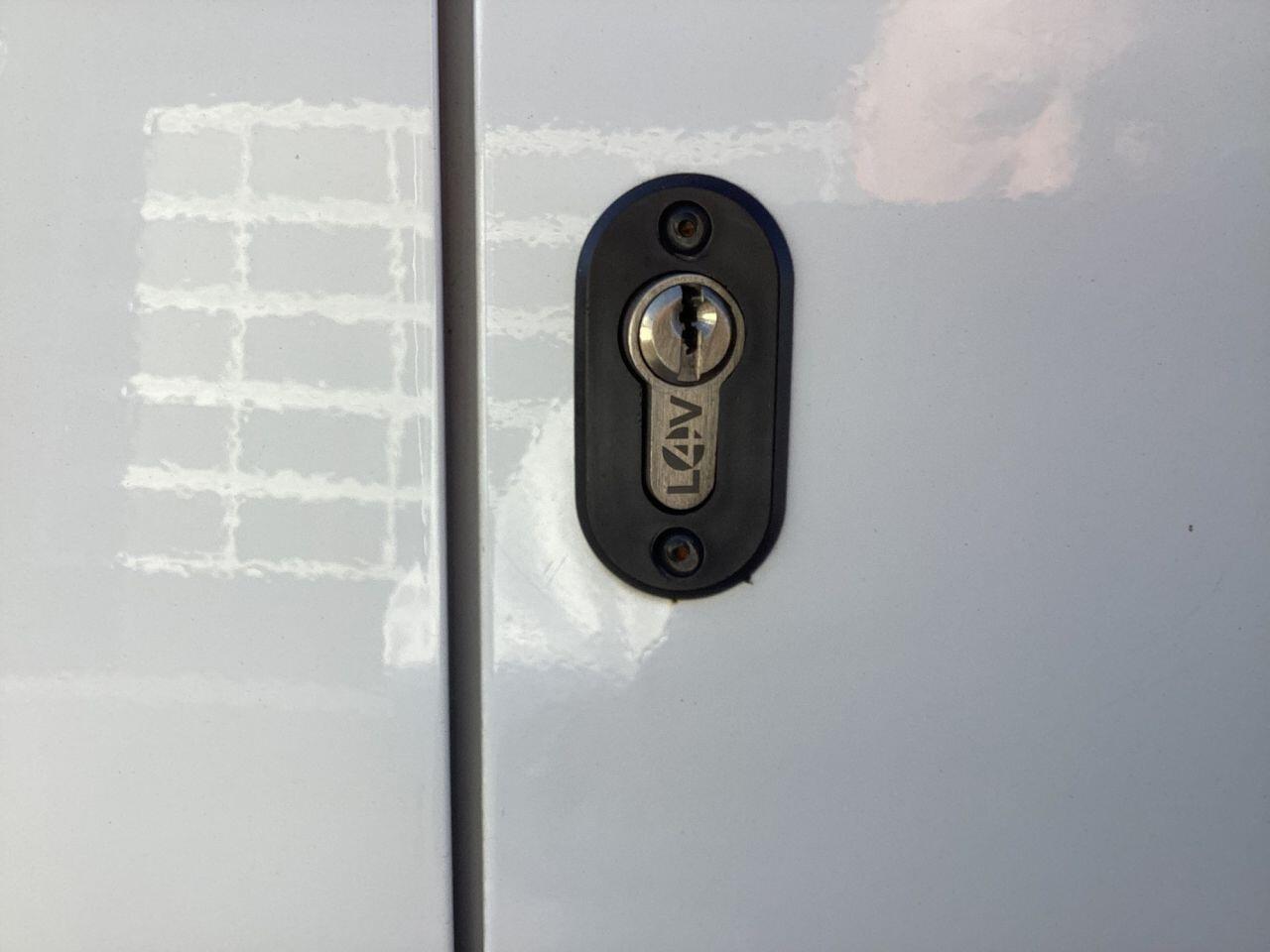 Vauxhall Combo - Image 19