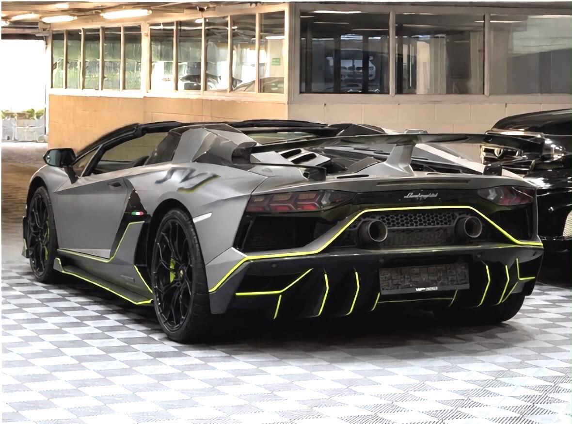 Lamborghini Aventador - Image 5