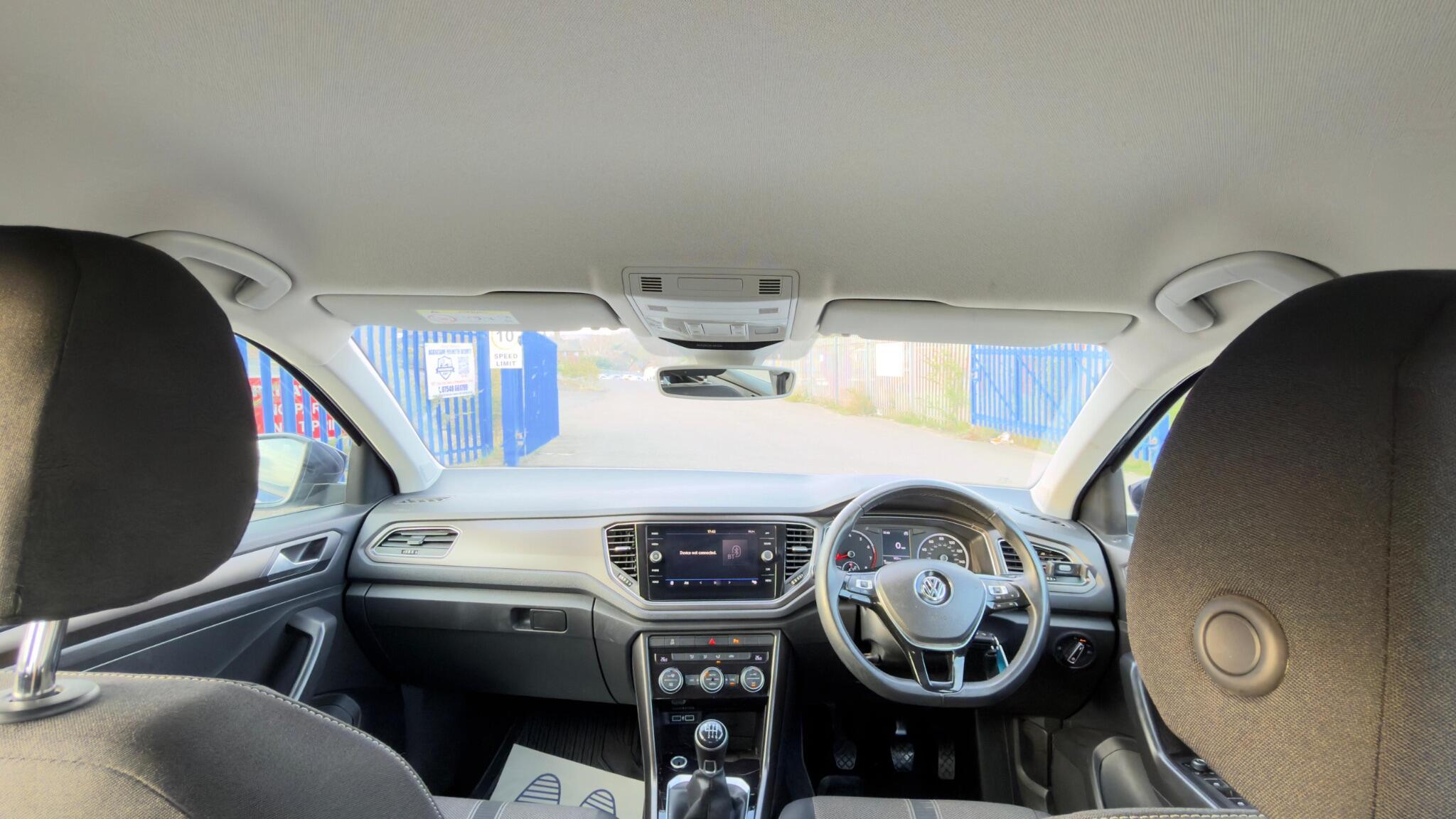 Volkswagen T-Roc - Image 17