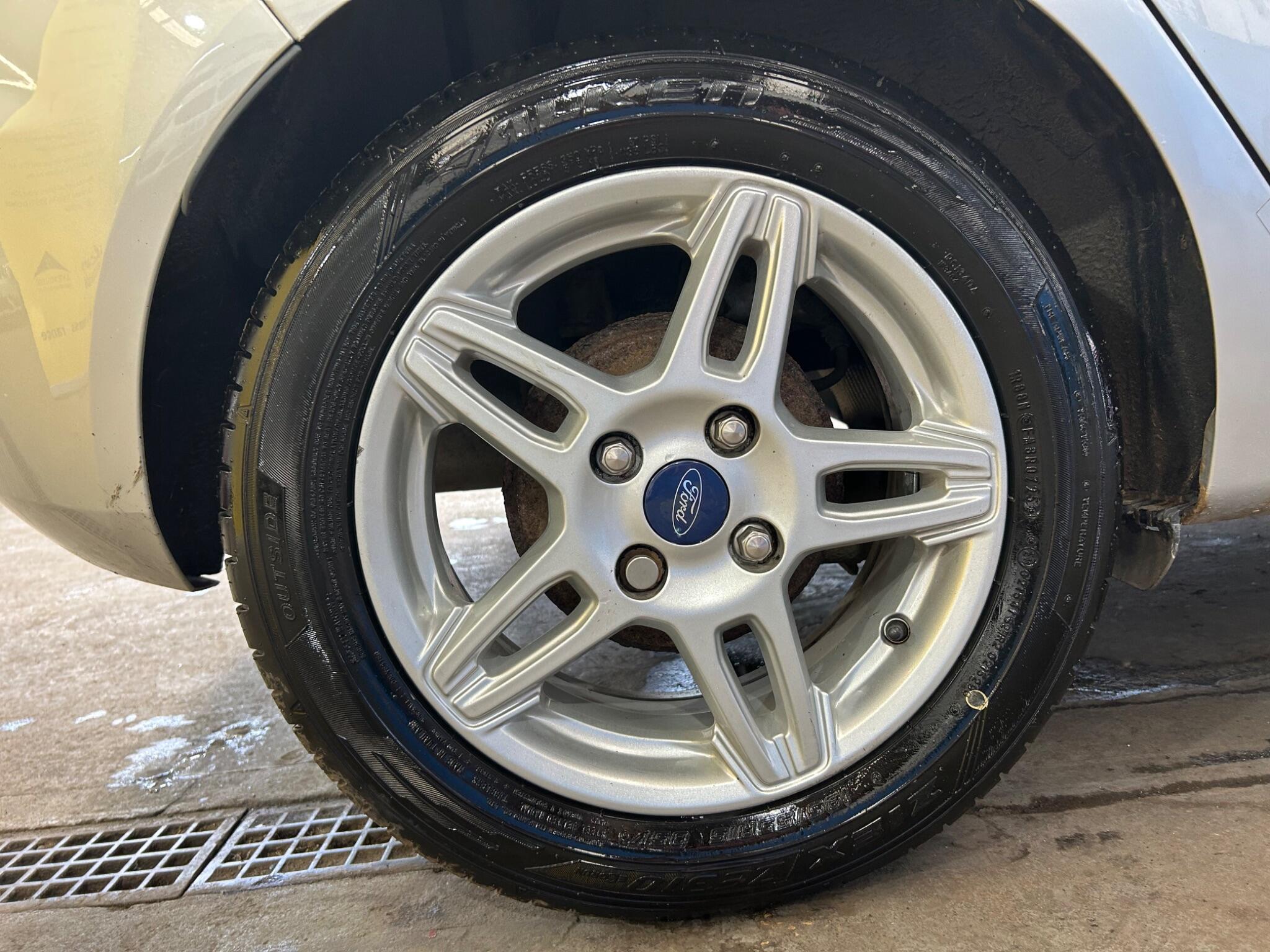 Ford Fiesta - Image 27