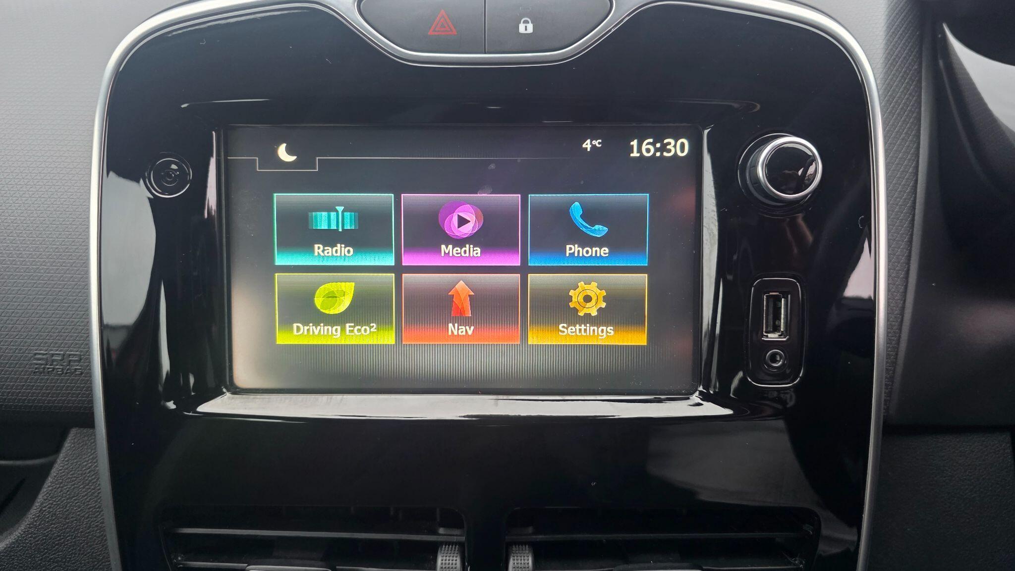 Renault Clio - Image 32