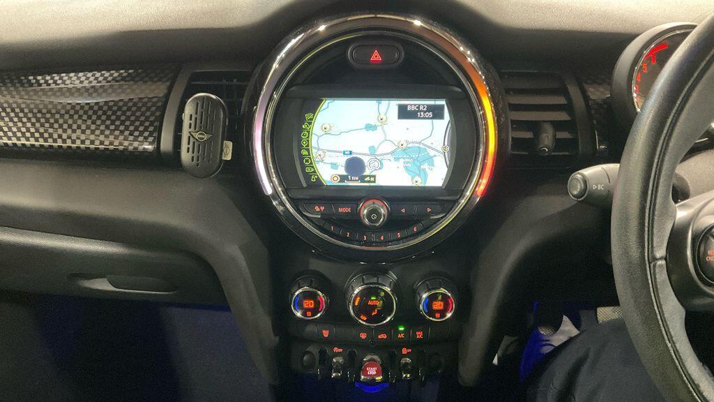 MINI Hatch - Image 2