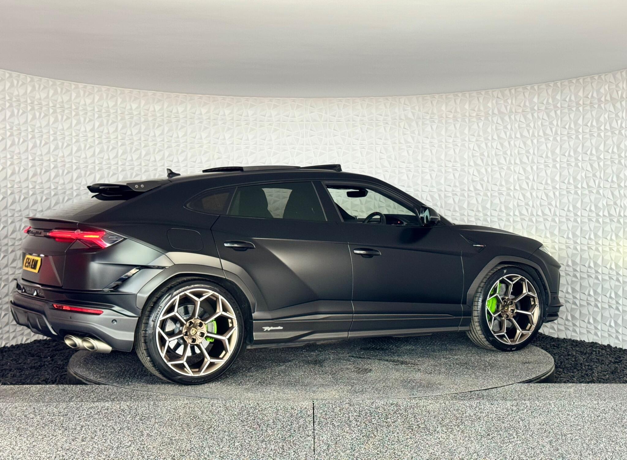 Lamborghini Urus - Image 12