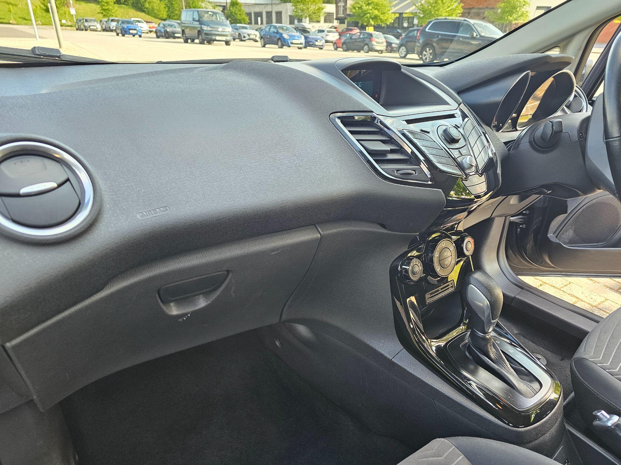 Ford Fiesta - Image 17