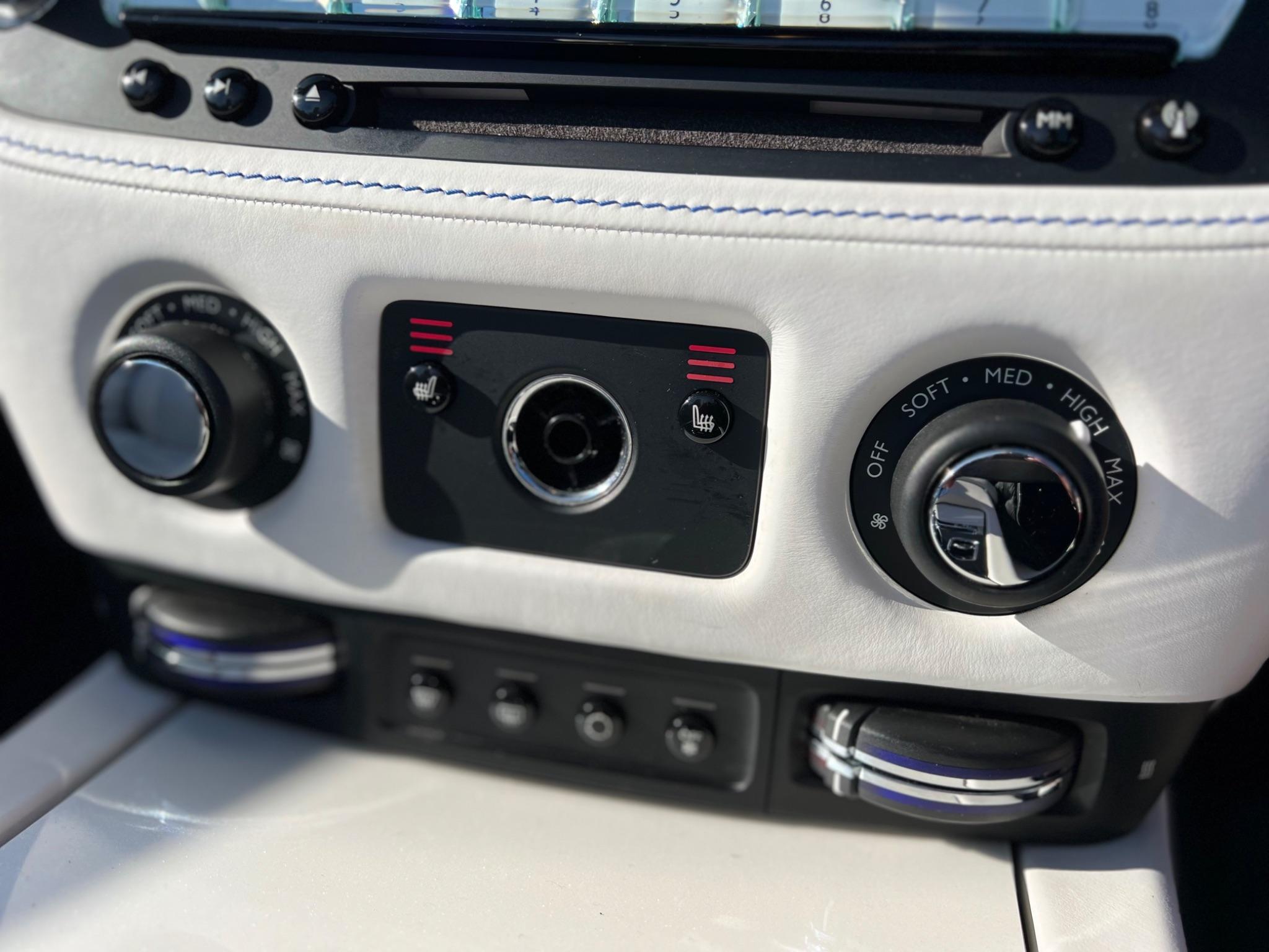 Rolls-Royce Dawn - Image 40