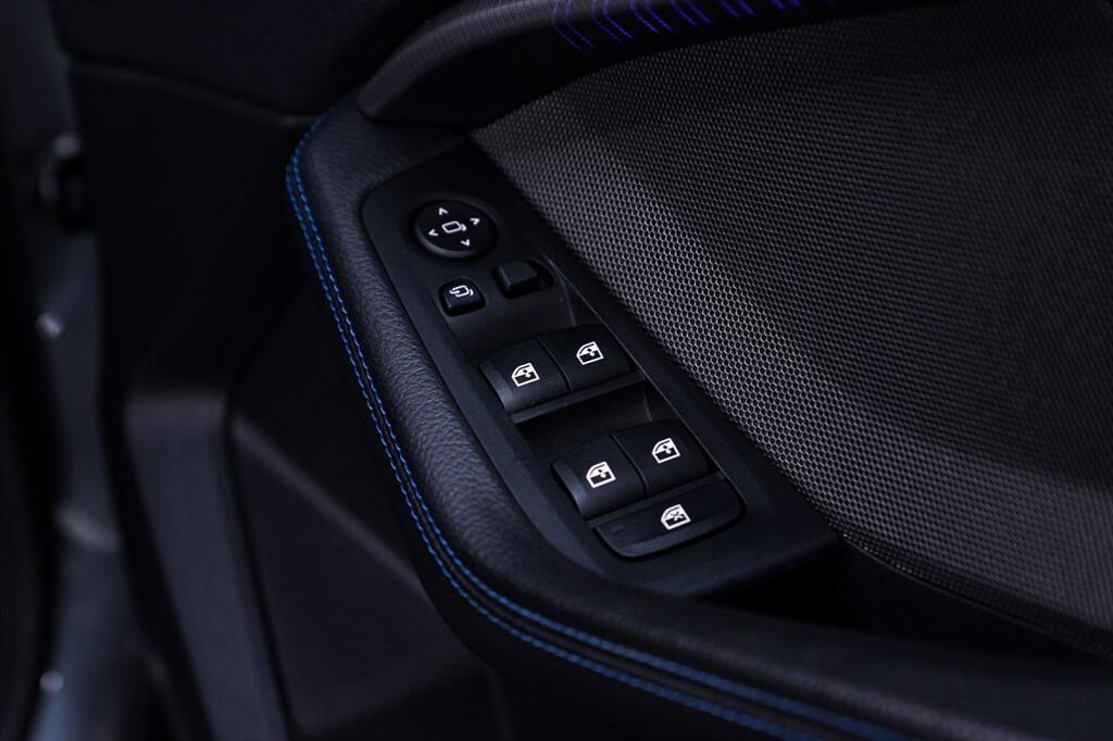 BMW 1 Series - Image 35