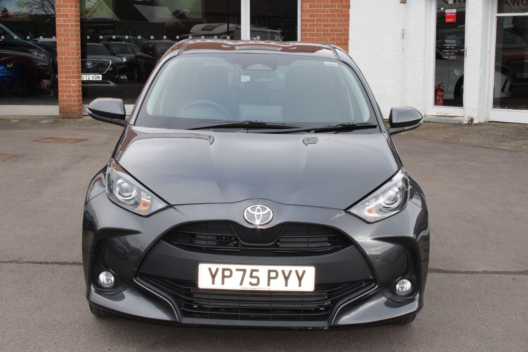 Toyota Yaris - Image 2