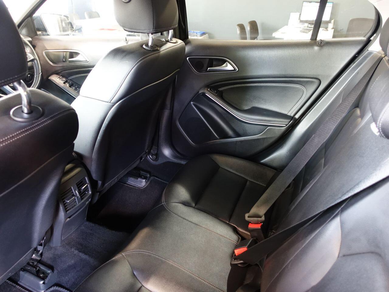 Mercedes-benz GLA - Image 16
