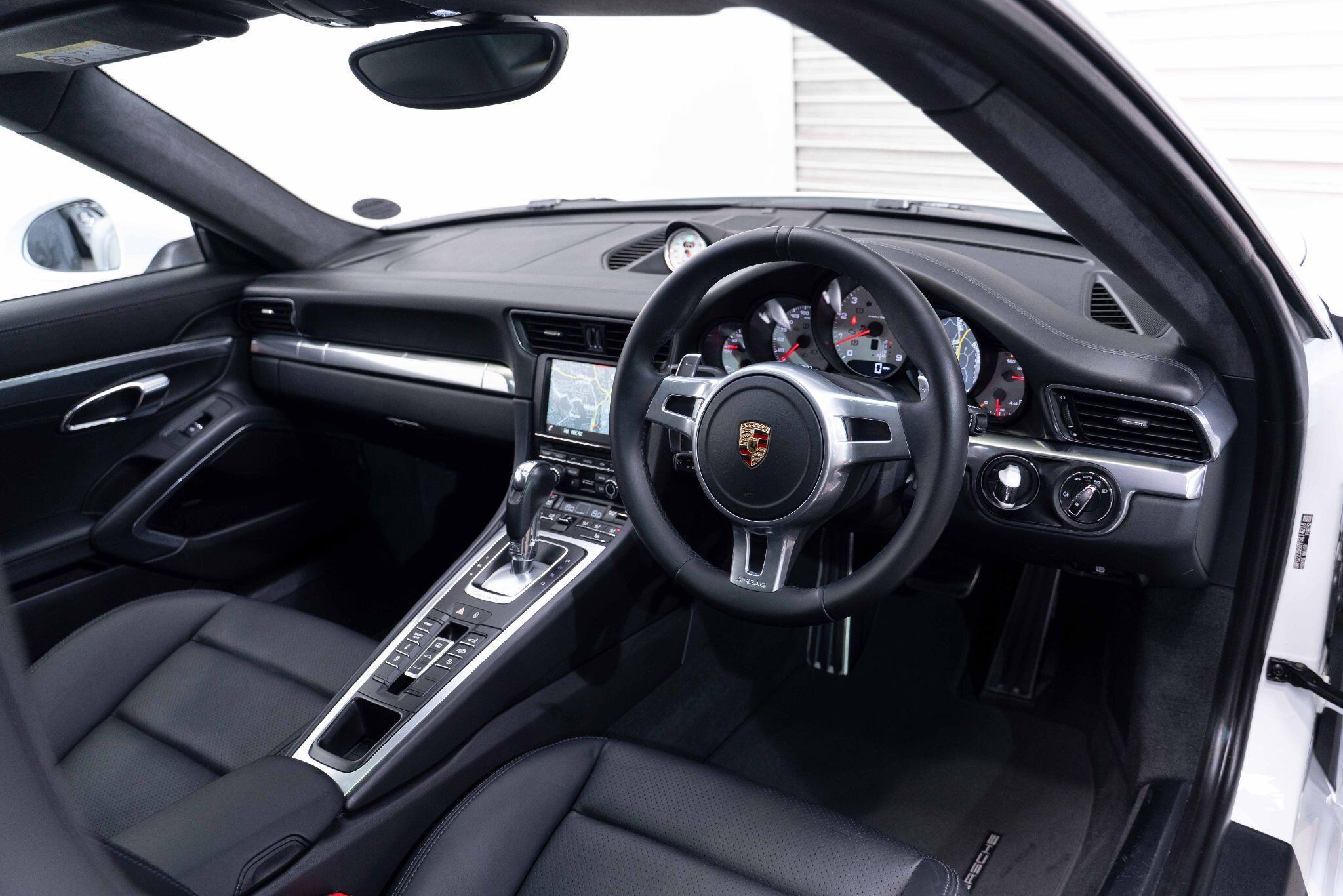 Porsche 911 - Image 18