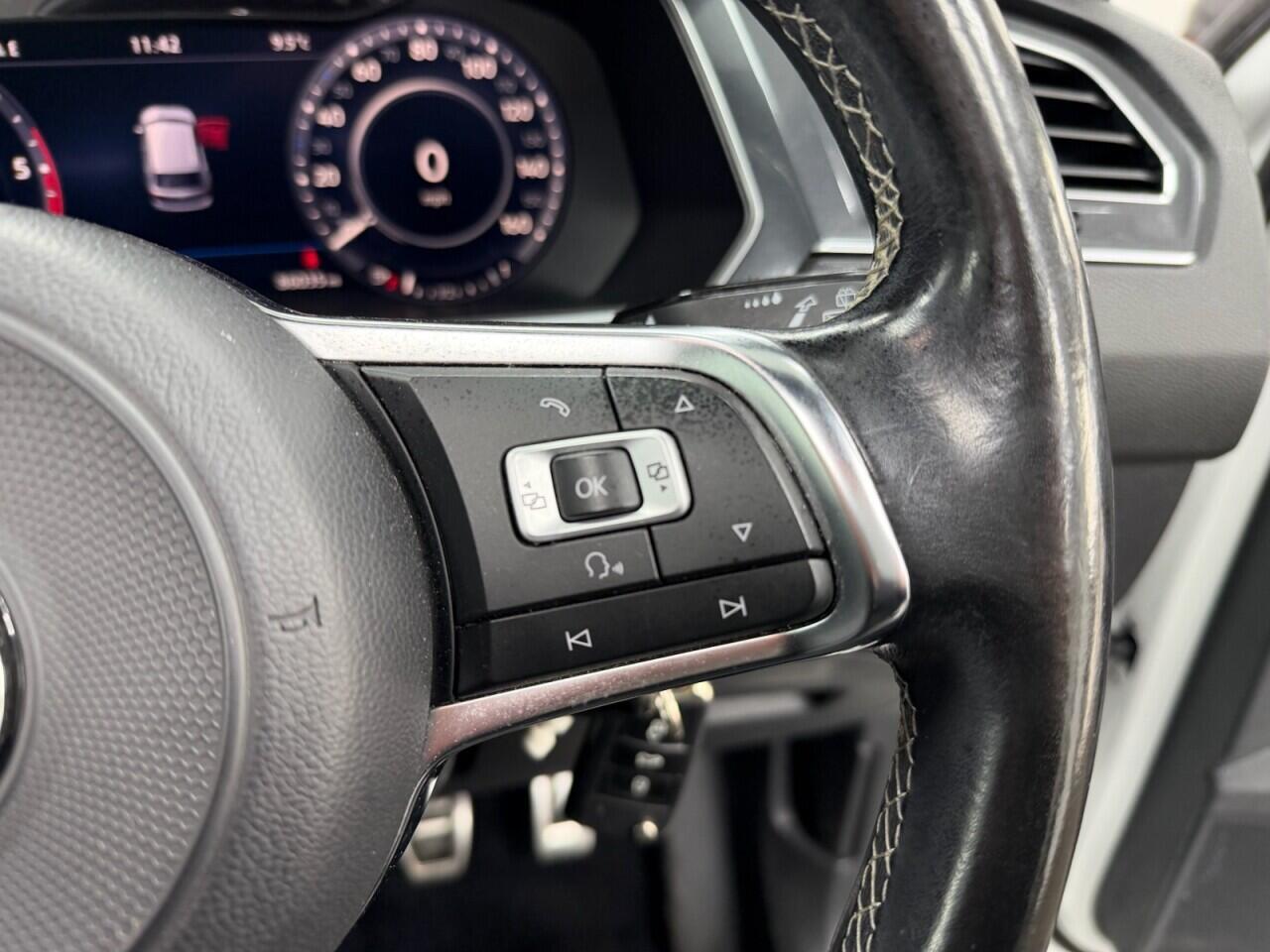 Volkswagen Tiguan - Image 32