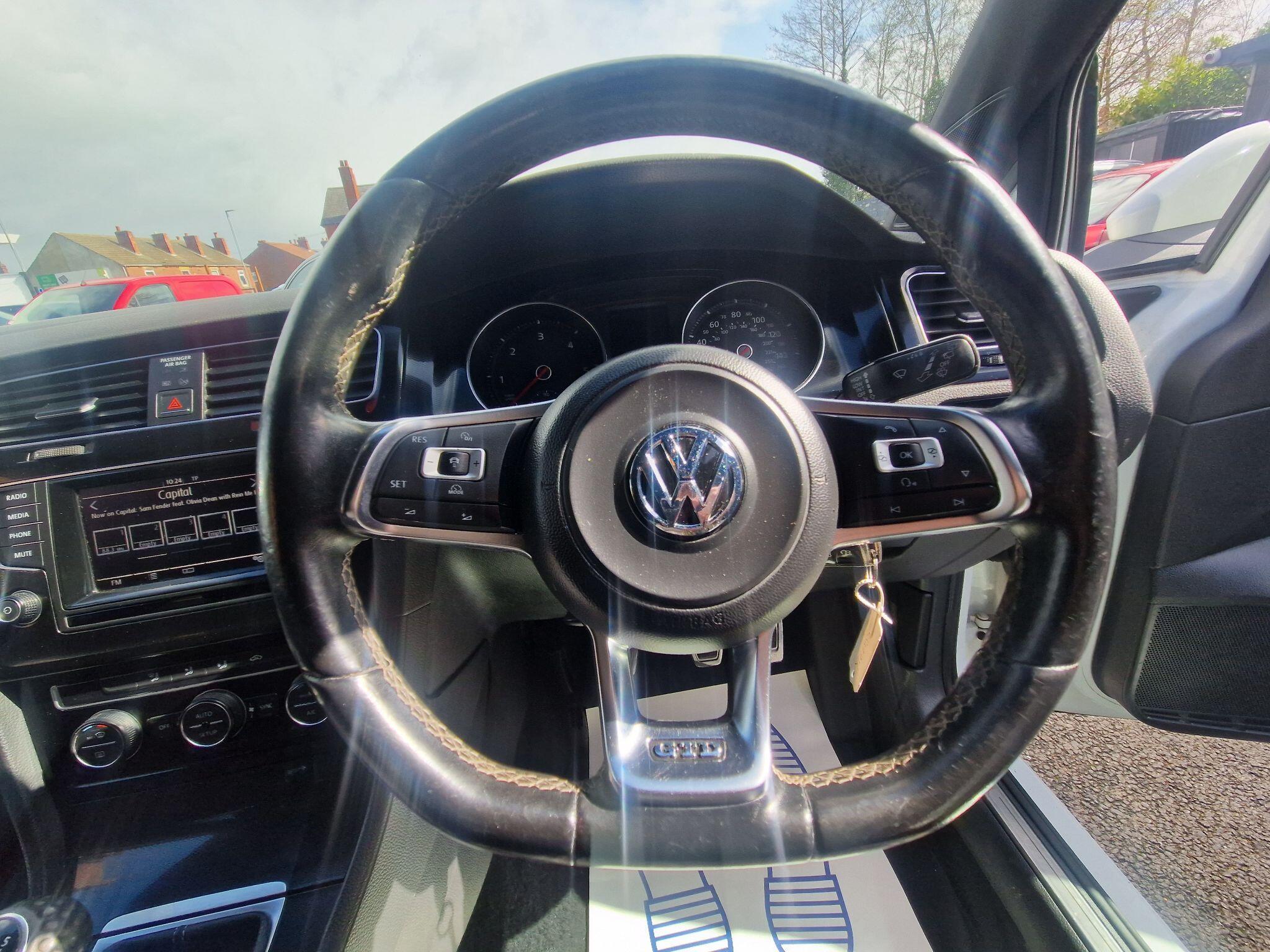 Volkswagen Golf - Image 41