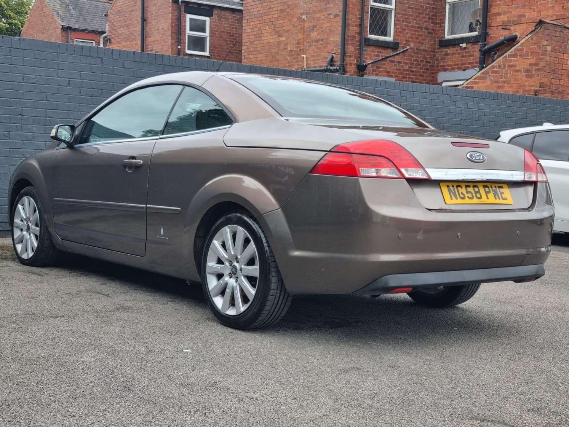 Ford Focus - Image 21