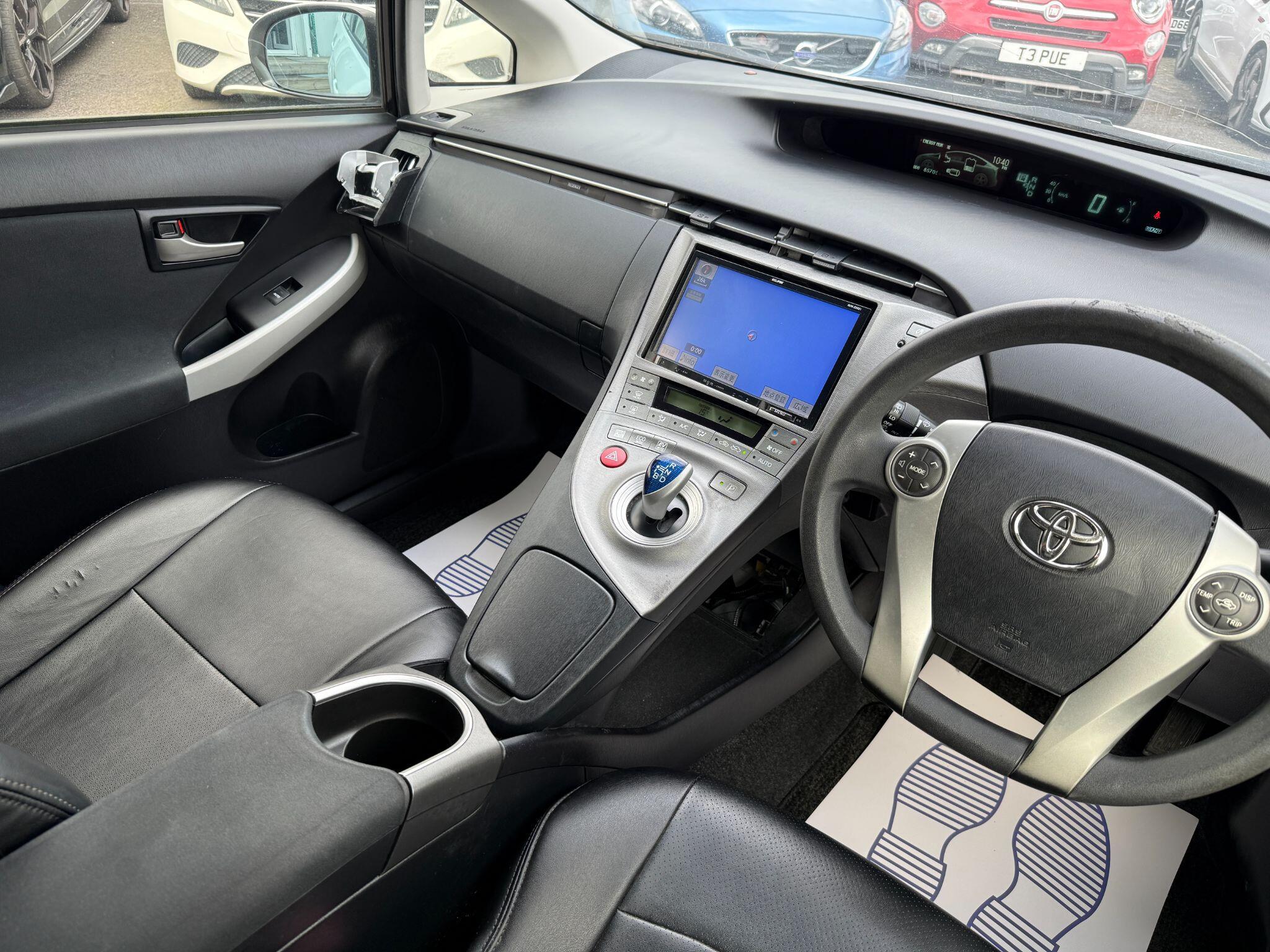 Toyota Prius - Image 41