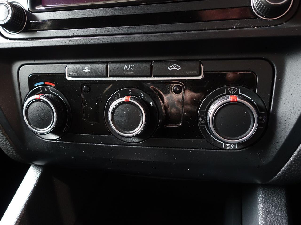 Volkswagen Jetta - Image 27