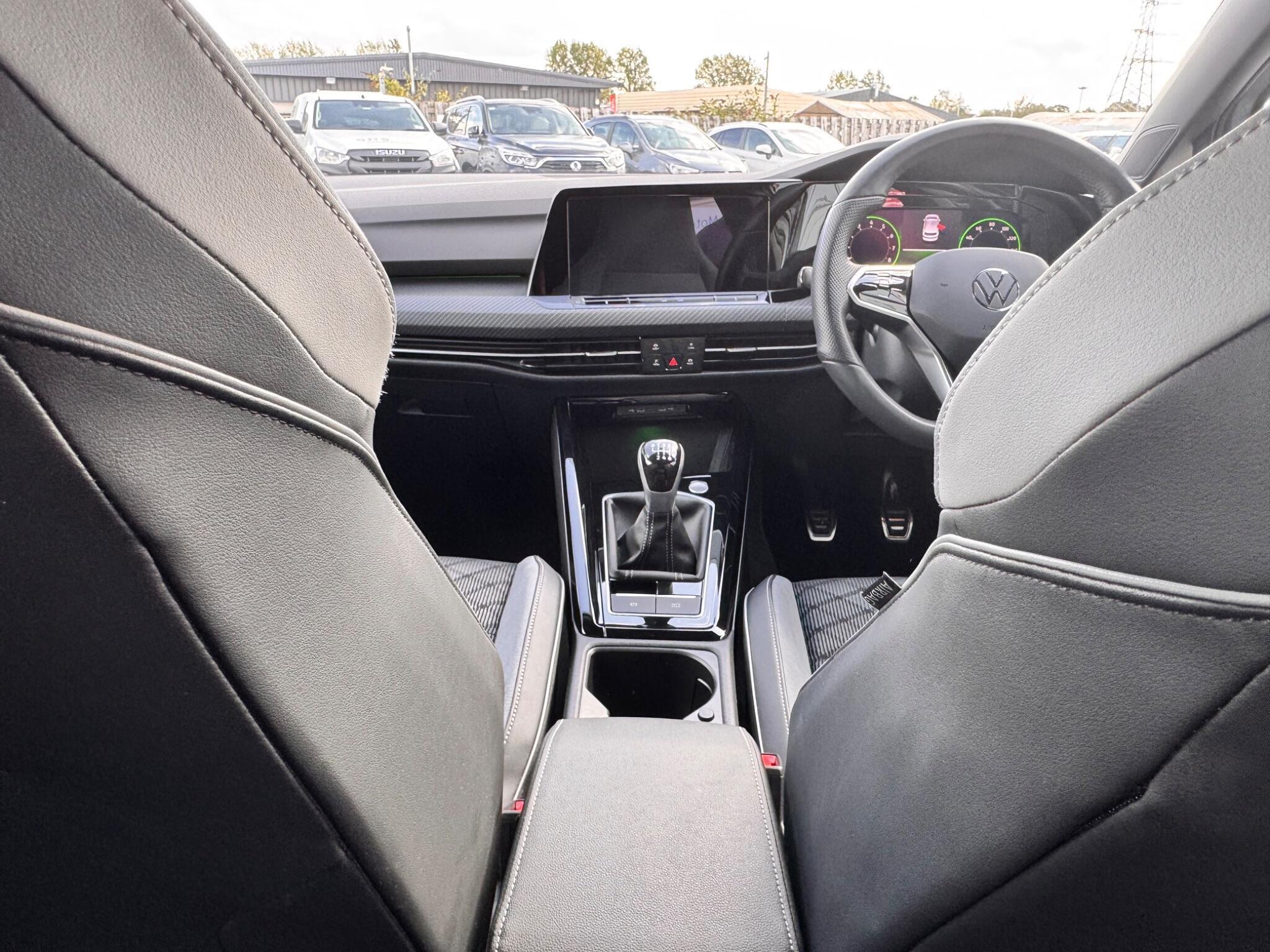 Volkswagen Golf - Image 16