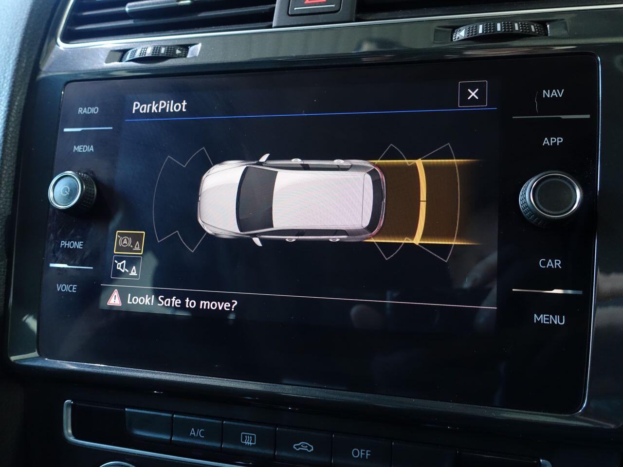 Volkswagen Golf - Image 33