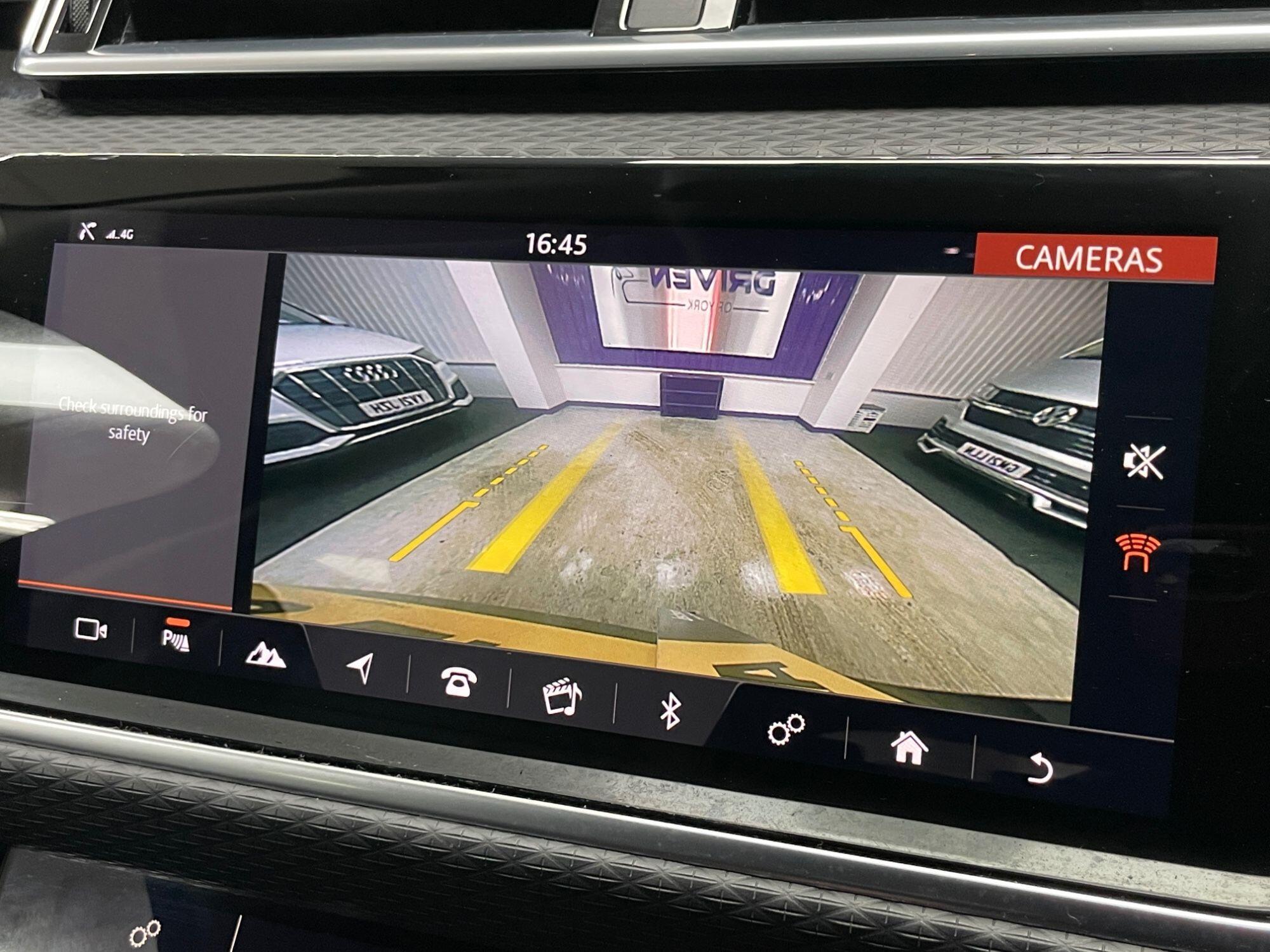 Land Rover Range Rover Velar - Image 39