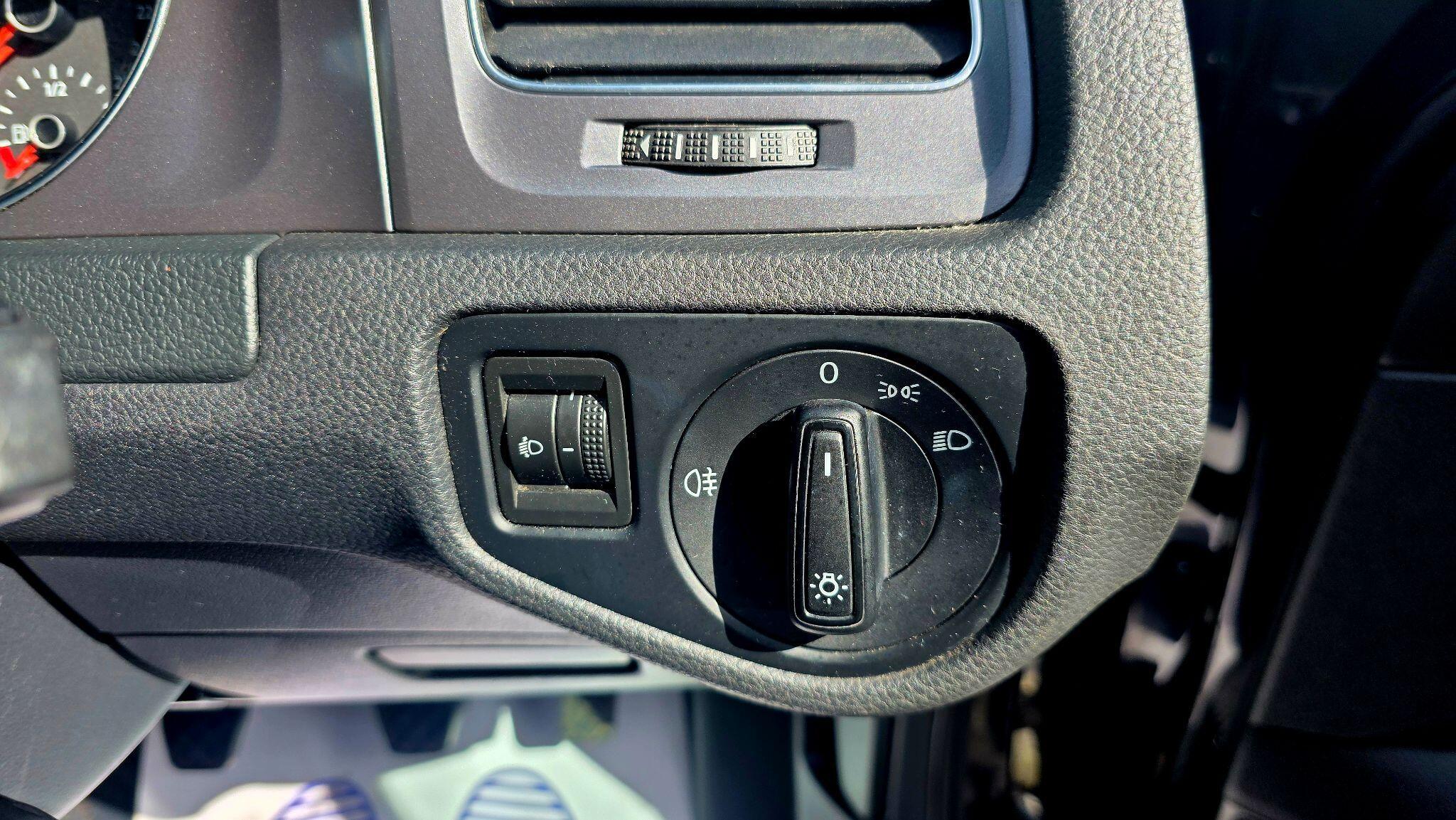 Volkswagen Golf - Image 23