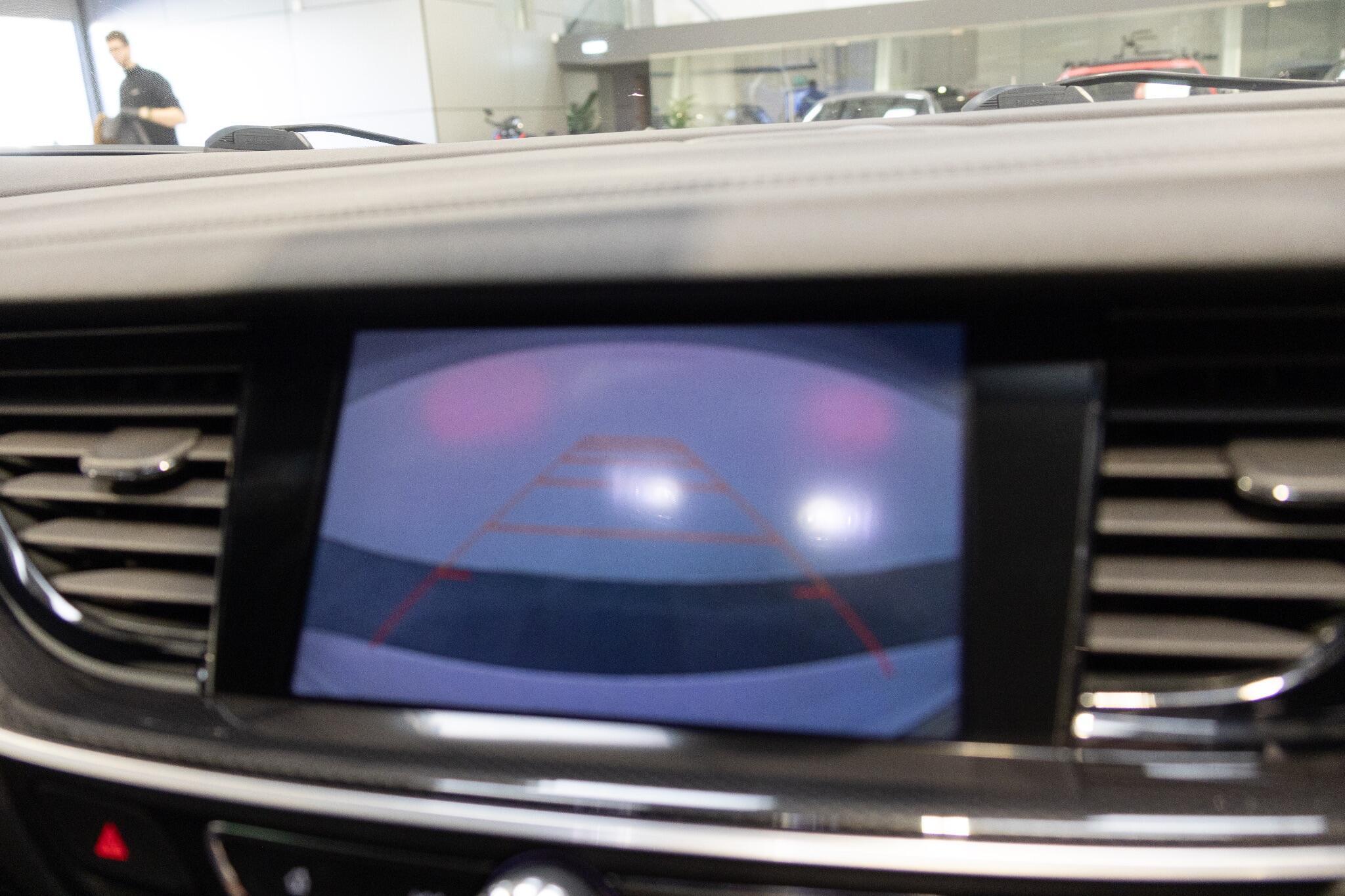 Vauxhall Insignia - Image 15